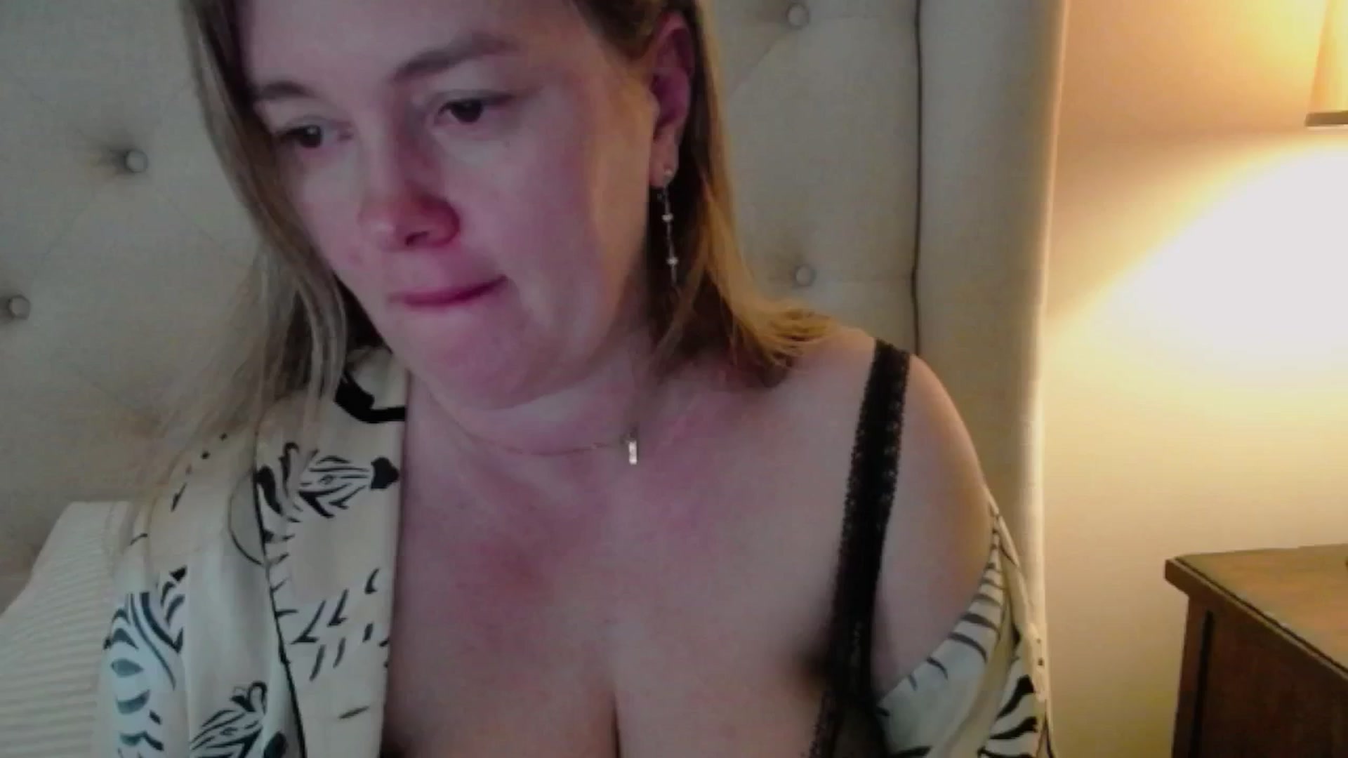 Gallery image thumbnail from J0llye's myfreecams stream on, 05/06/2025, 19:39 image 1 of 20