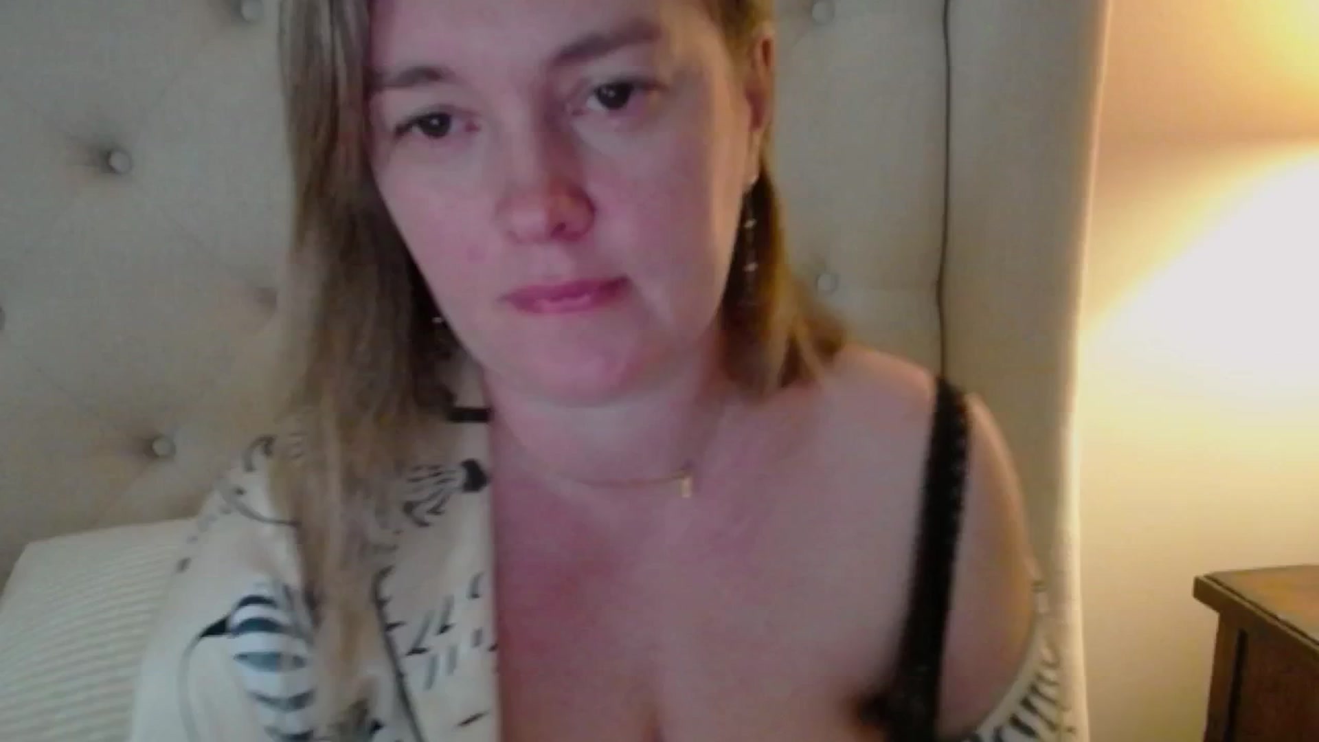 Gallery image thumbnail from J0llye's myfreecams stream on, 05/06/2025, 19:39 image 19 of 20