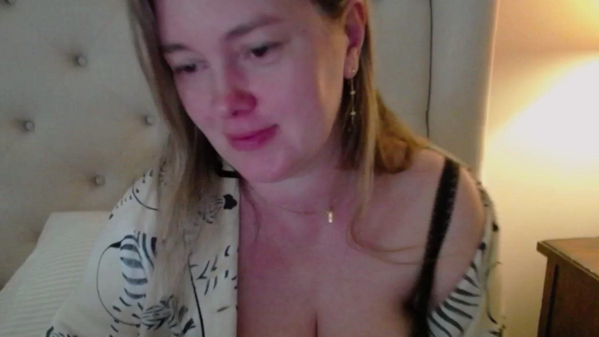 Gallery image thumbnail from J0llye's myfreecams stream on, 05/06/2025, 19:39 image 8 of 20