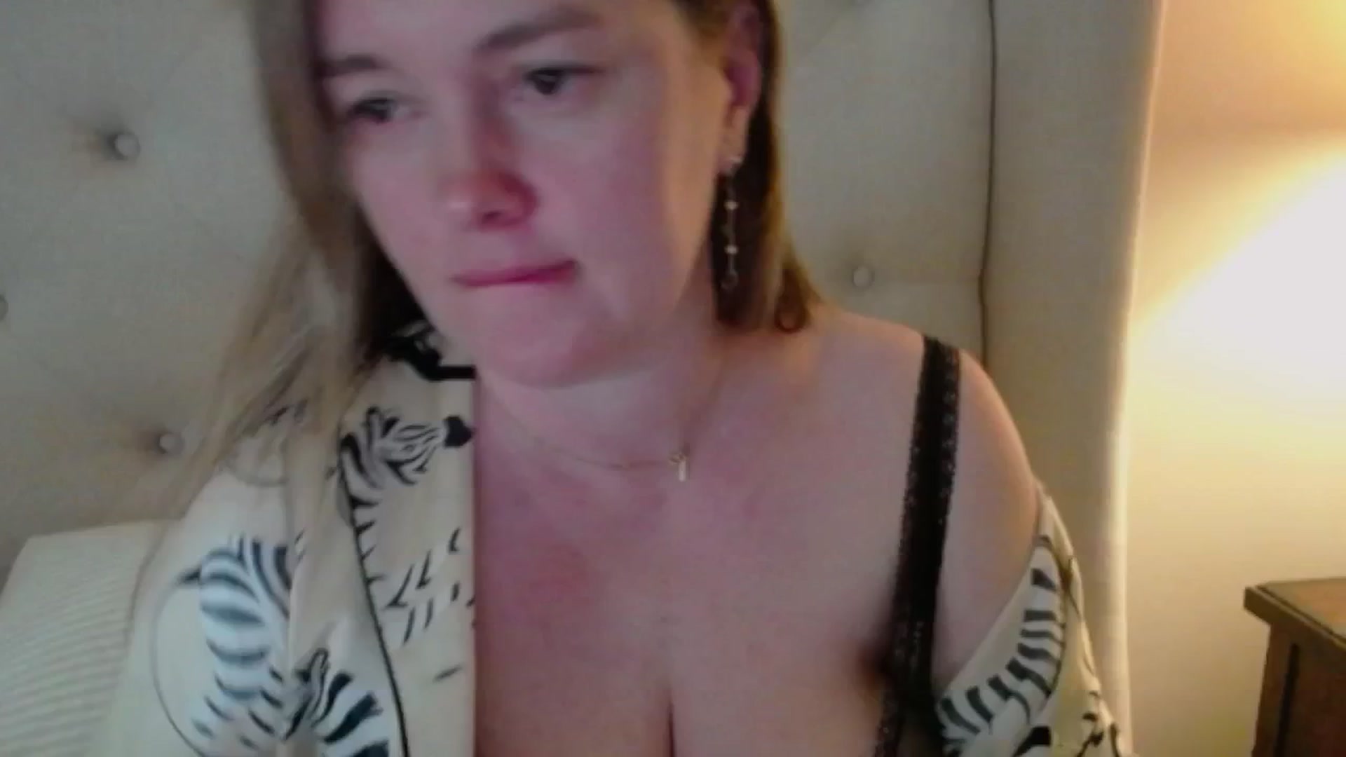 Gallery image thumbnail from J0llye's myfreecams stream on, 05/06/2025, 19:39 image 17 of 20