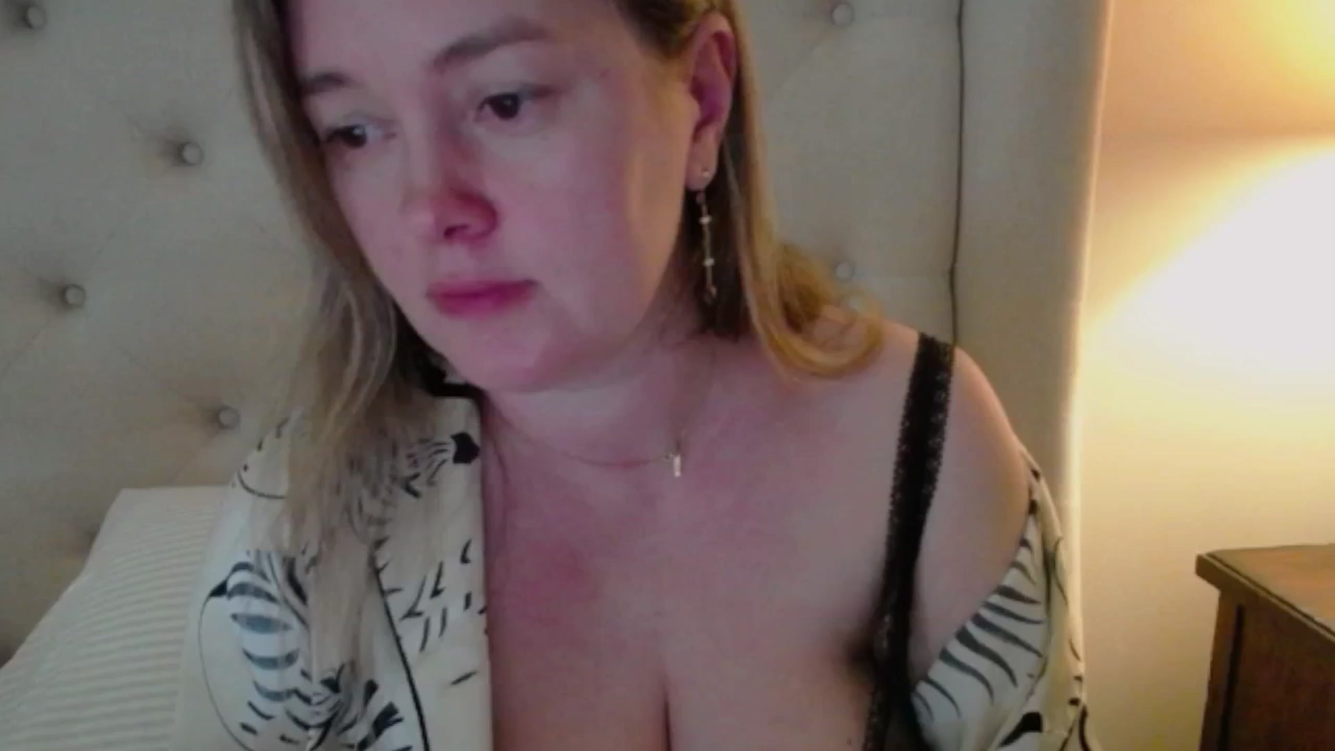 Gallery image thumbnail from J0llye's myfreecams stream on, 05/06/2025, 19:39 image 5 of 20