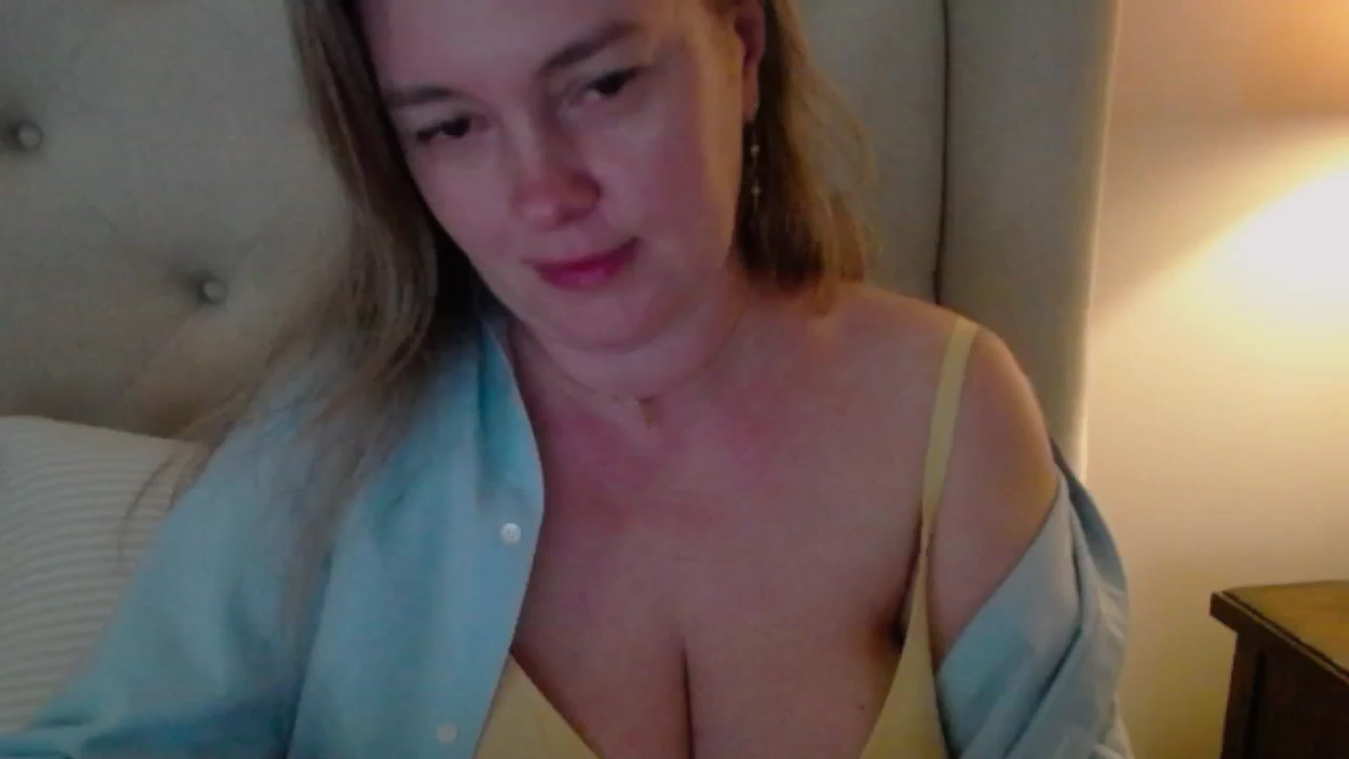 Gallery image thumbnail from J0llye's myfreecams stream on, 05/07/2025, 15:38 image 18 of 20