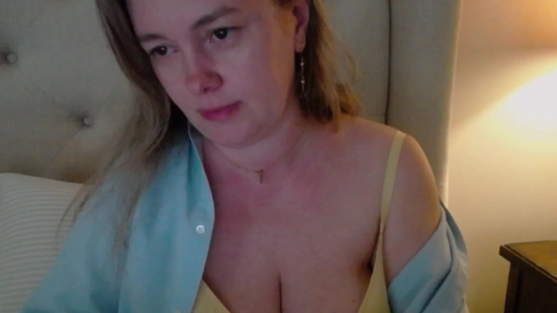 Gallery image thumbnail from J0llye's myfreecams stream on, 05/07/2025, 15:38 image 17 of 20