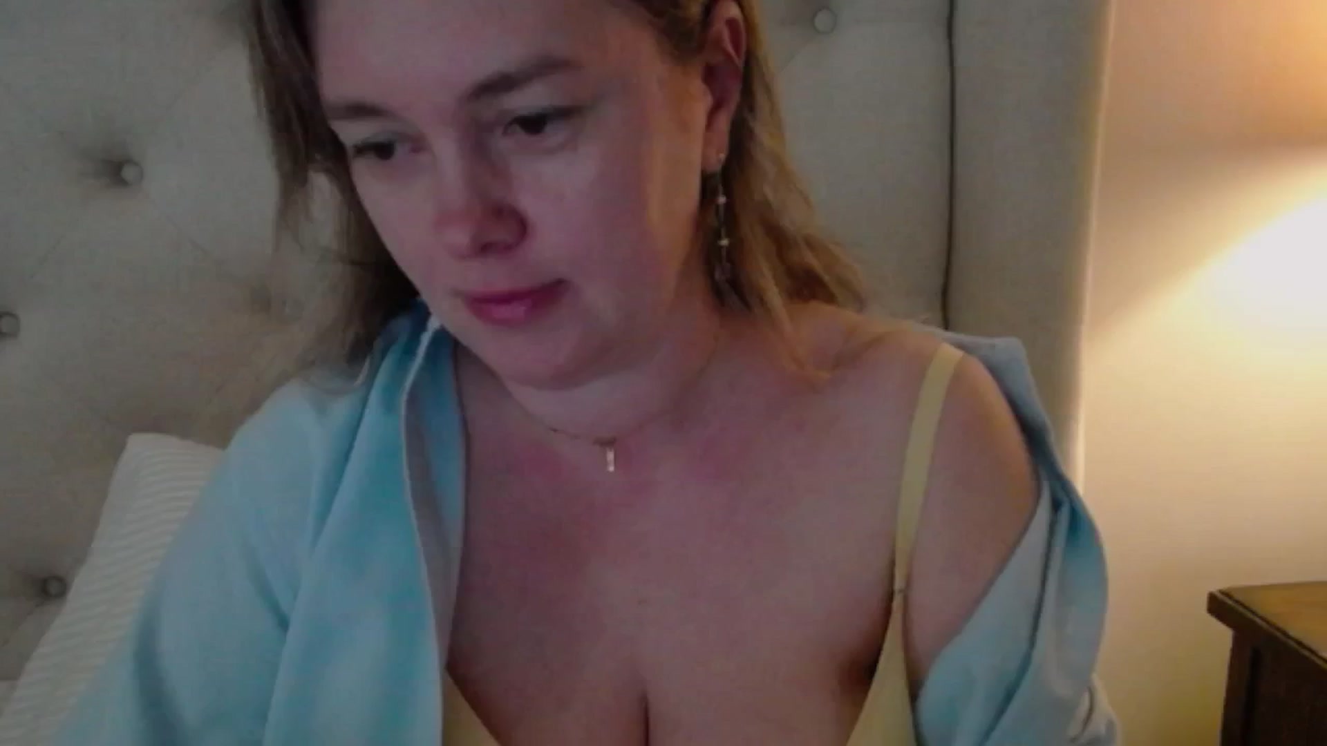 Gallery image thumbnail from J0llye's myfreecams stream on, 05/07/2025, 15:38 image 2 of 20