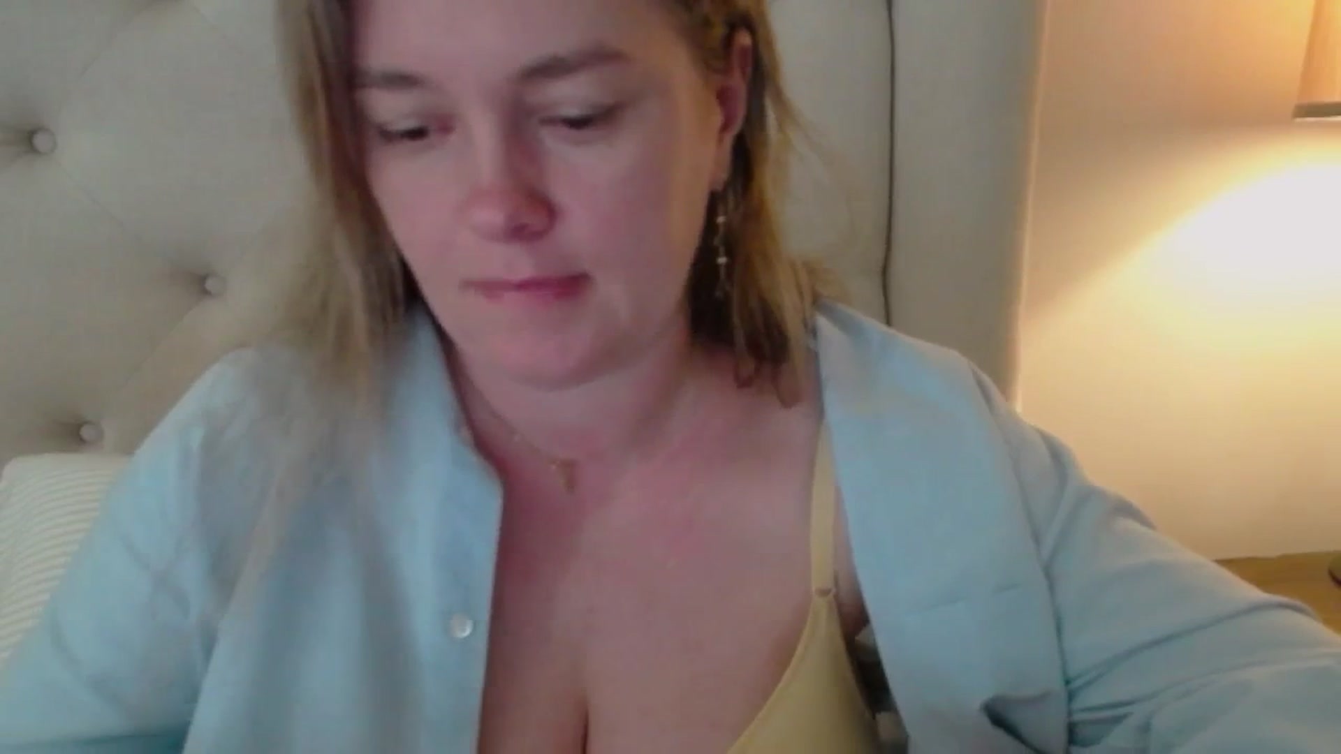 Gallery image thumbnail from J0llye's myfreecams stream on, 05/07/2025, 16:31 image 6 of 20
