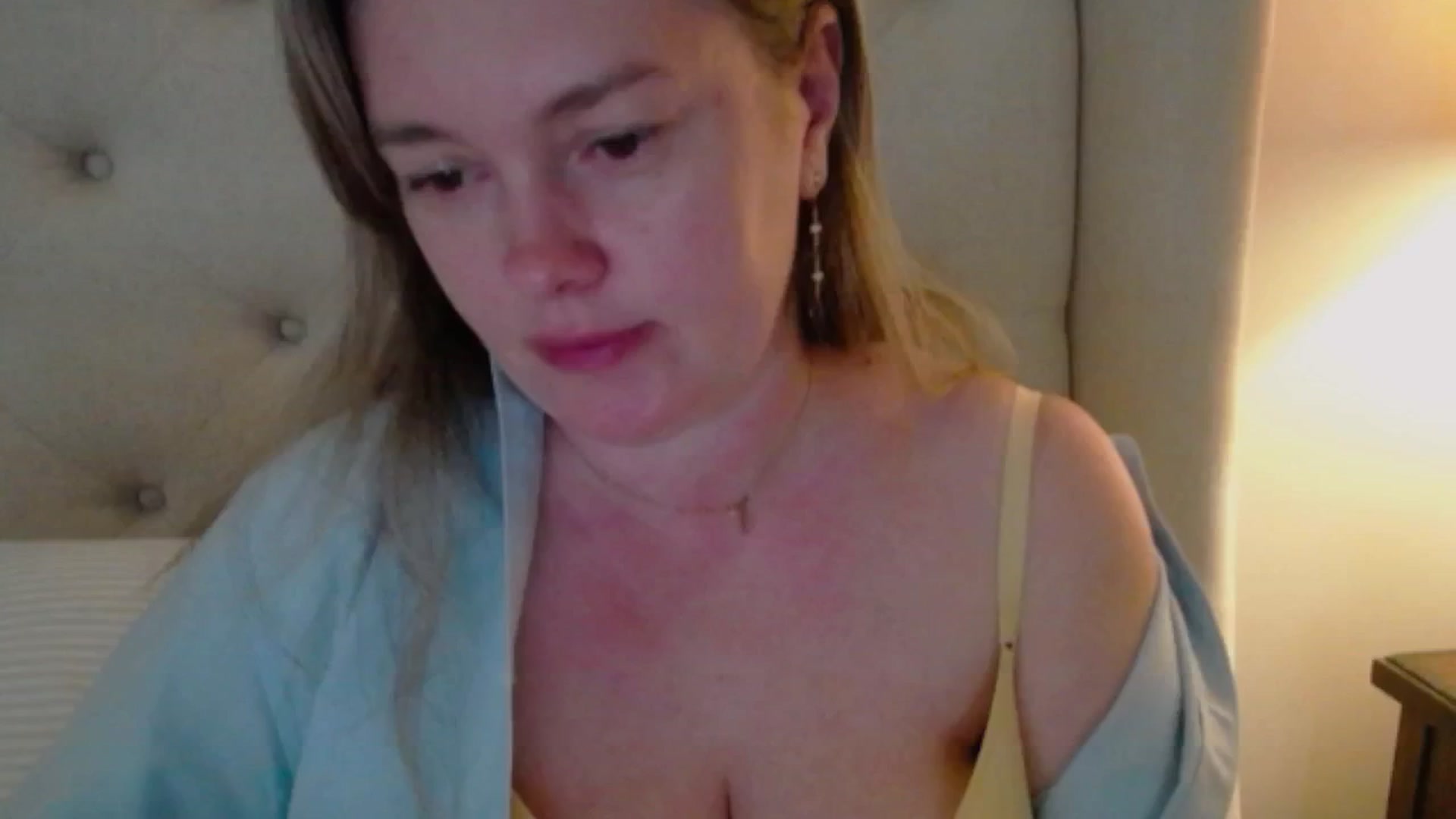 Gallery image thumbnail from J0llye's myfreecams stream on, 05/07/2025, 19:22 image 7 of 20