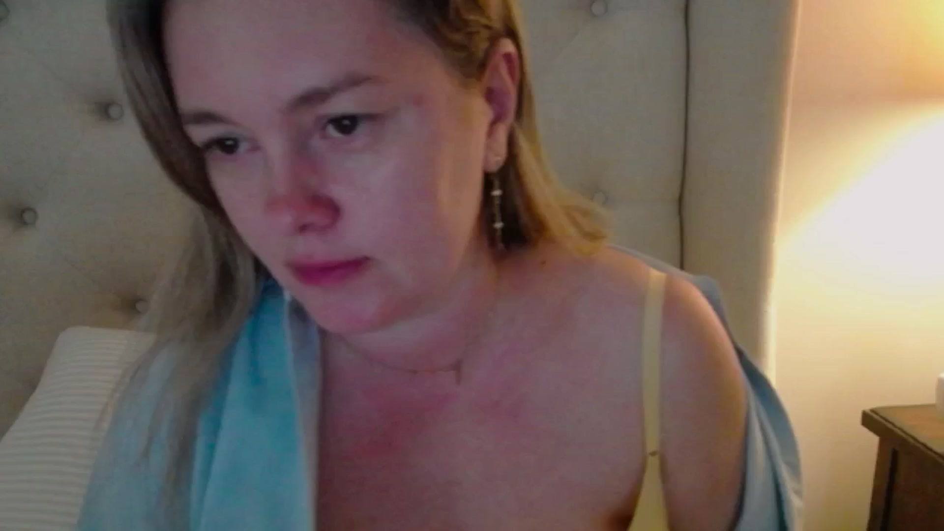 Gallery image thumbnail from J0llye's myfreecams stream on, 05/07/2025, 19:22 image 2 of 20