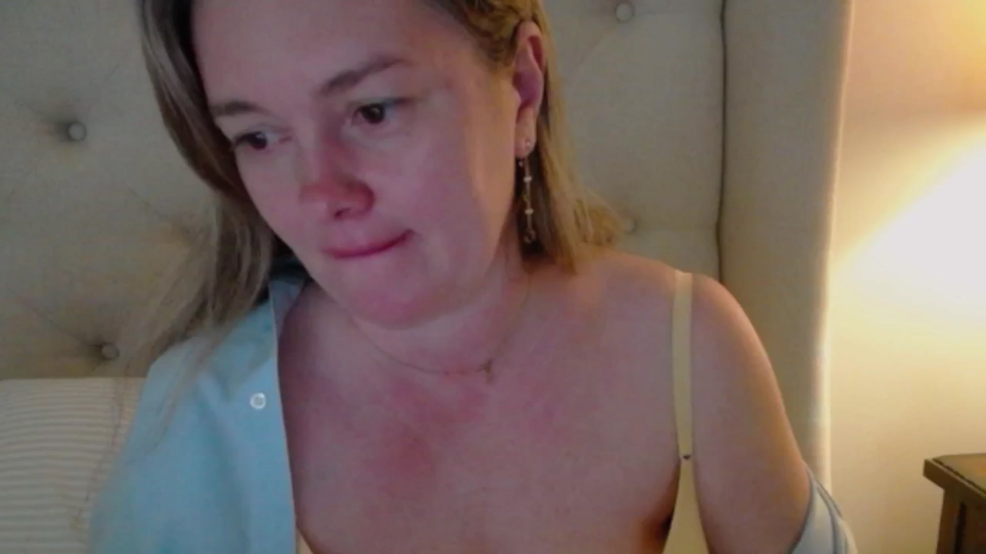 Gallery image thumbnail from J0llye's myfreecams stream on, 05/07/2025, 19:22 image 16 of 20