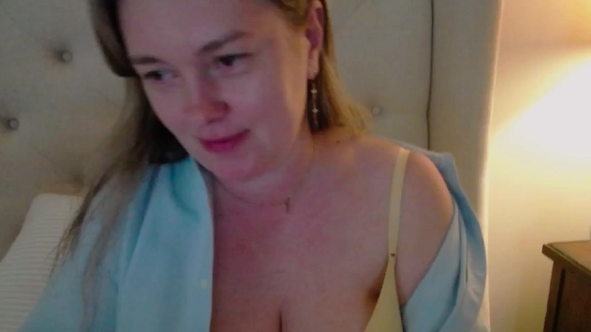 Gallery image thumbnail from J0llye's myfreecams stream on, 05/07/2025, 19:22 image 4 of 20