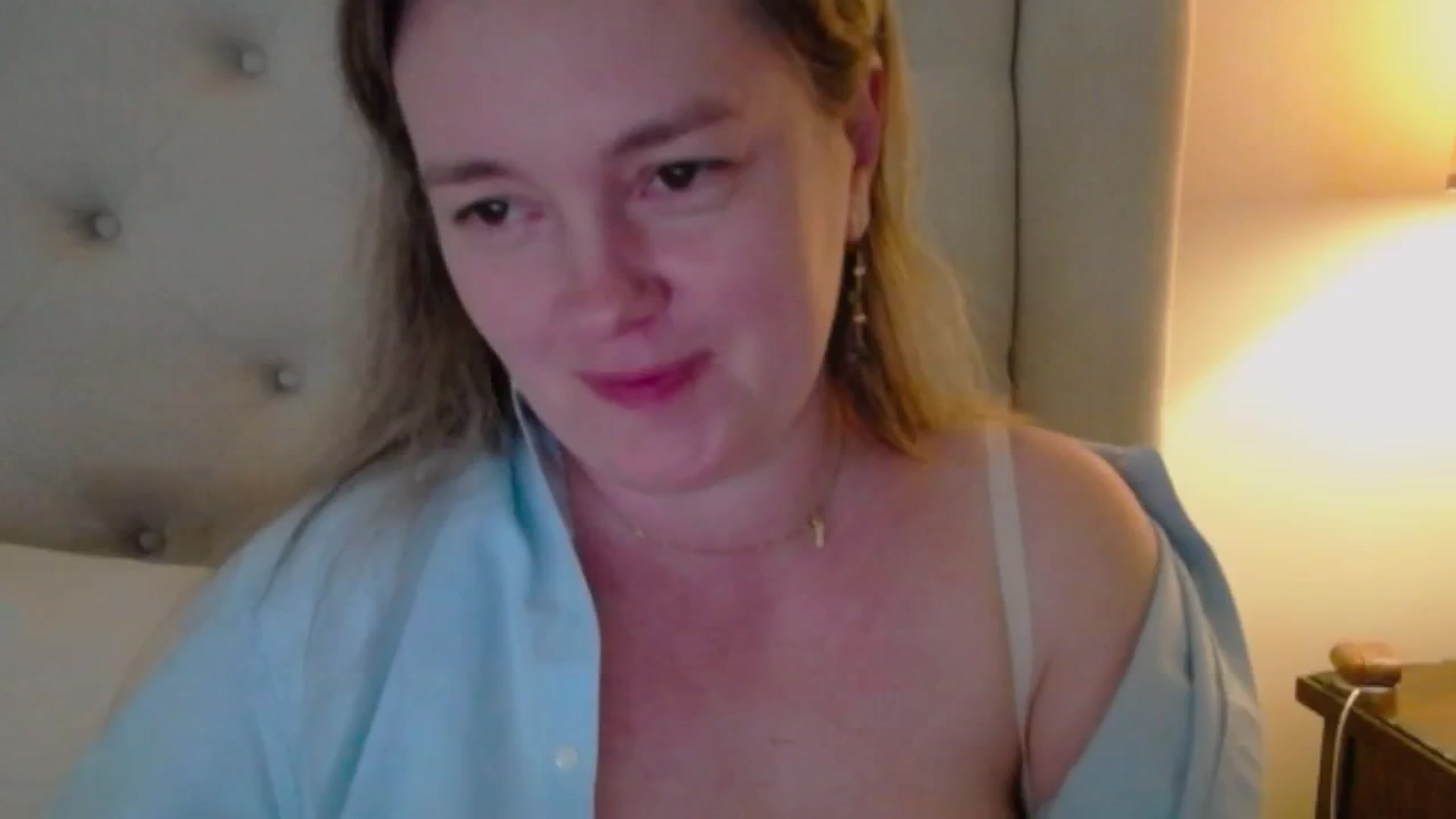 Gallery image thumbnail from J0llye's myfreecams stream on, 05/08/2025, 19:53 image 15 of 20