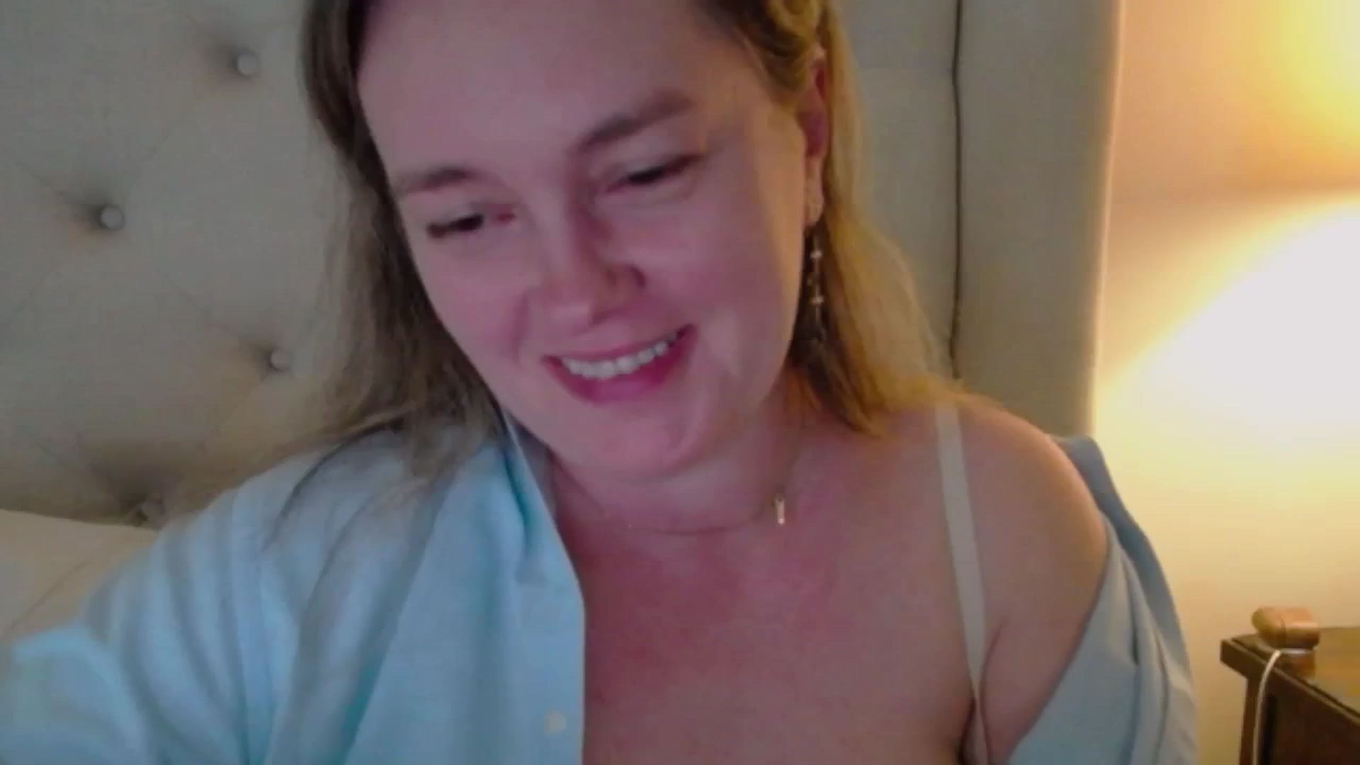 Gallery image thumbnail from J0llye's myfreecams stream on, 05/08/2025, 19:53 image 16 of 20