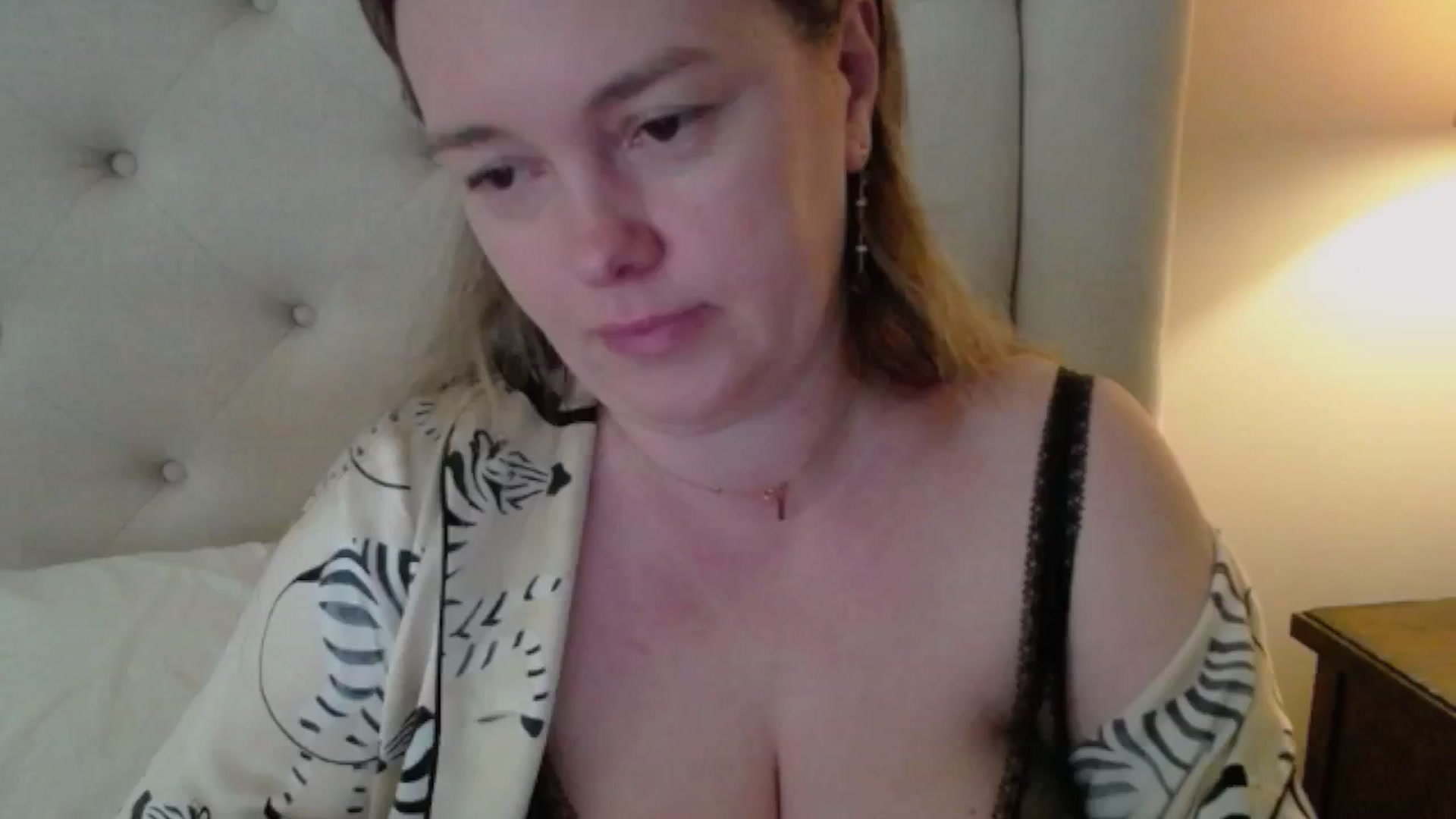 Gallery image thumbnail from J0llye's myfreecams stream on, 05/09/2025, 16:20 image 6 of 20