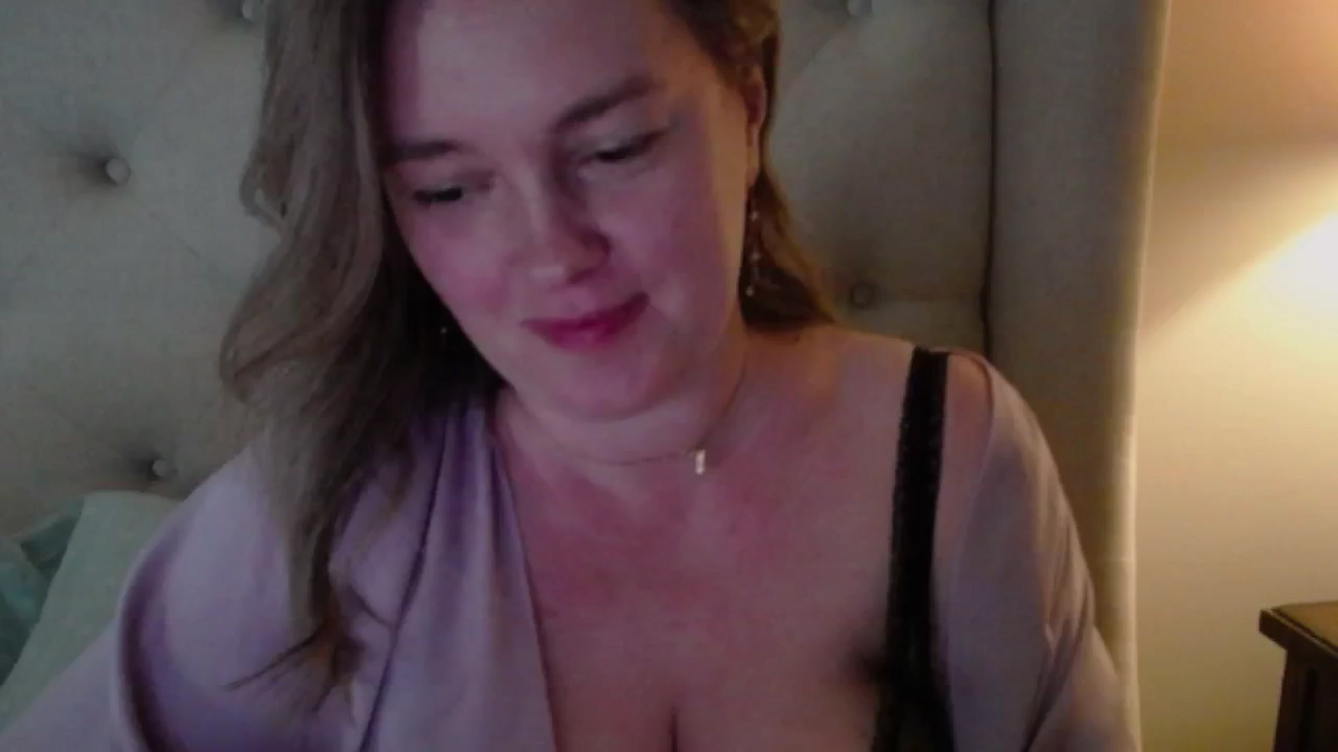 Gallery image thumbnail from J0llye's myfreecams stream on, 05/10/2025, 20:35 image 7 of 20
