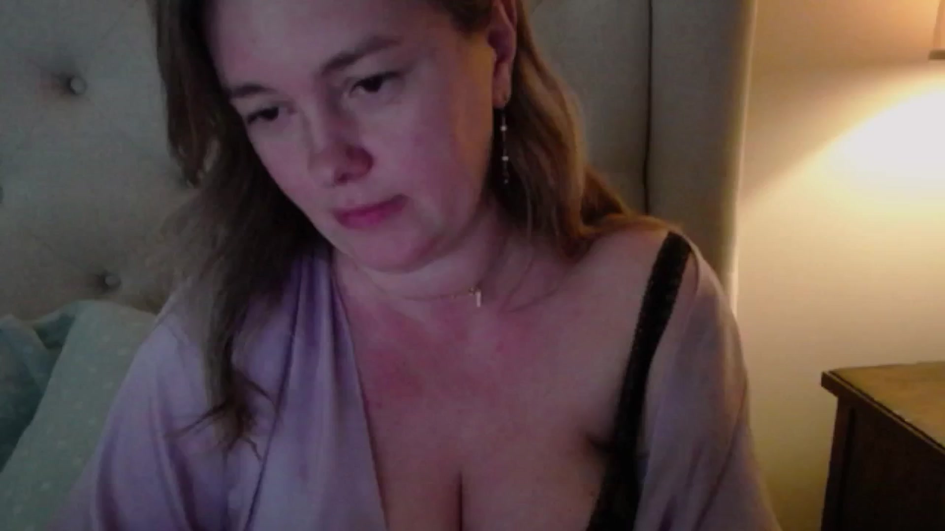 Gallery image thumbnail from J0llye's myfreecams stream on, 05/10/2025, 20:35 image 2 of 20