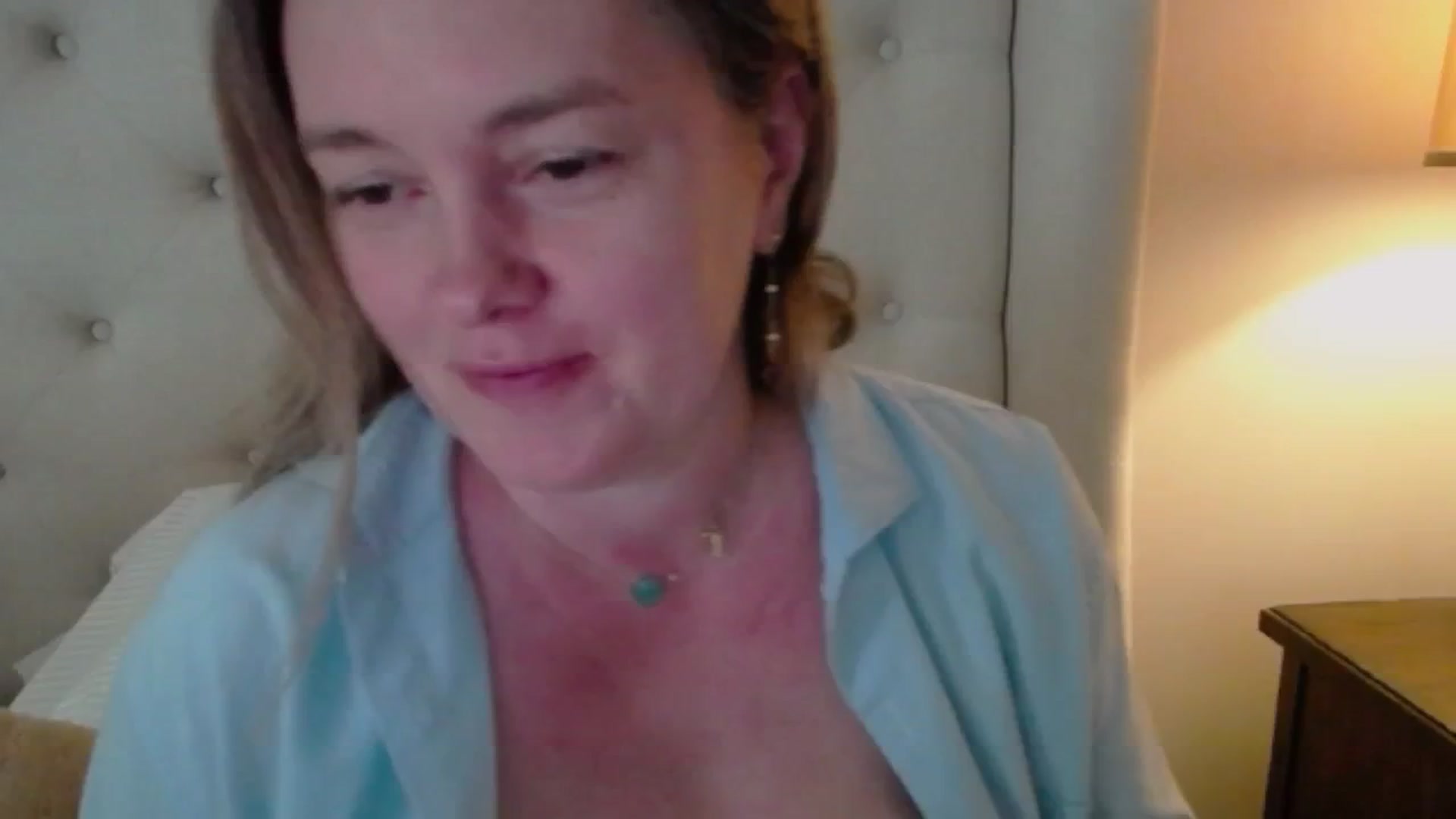 Gallery image thumbnail from J0llye's myfreecams stream on, 05/12/2025, 16:35 image 17 of 20