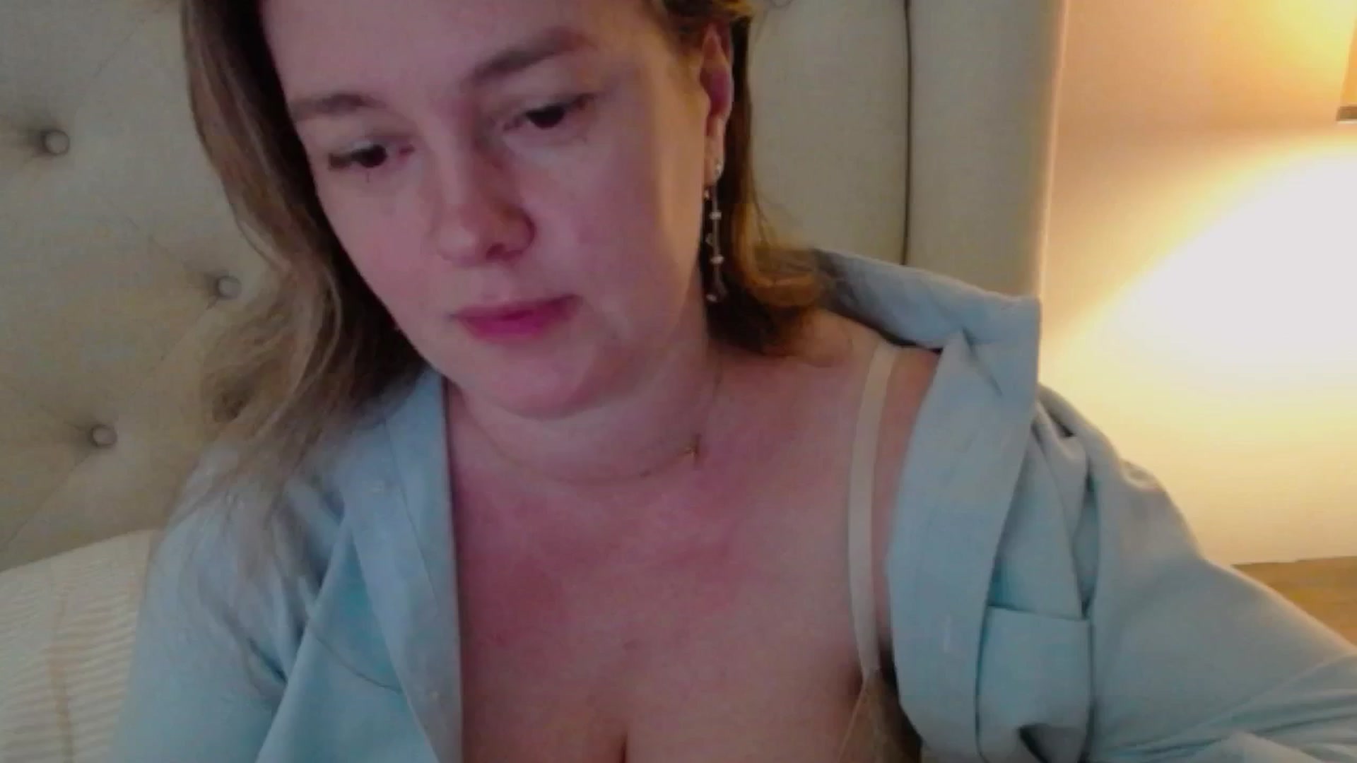Gallery image thumbnail from J0llye's myfreecams stream on, 05/14/2025, 16:25 image 14 of 20