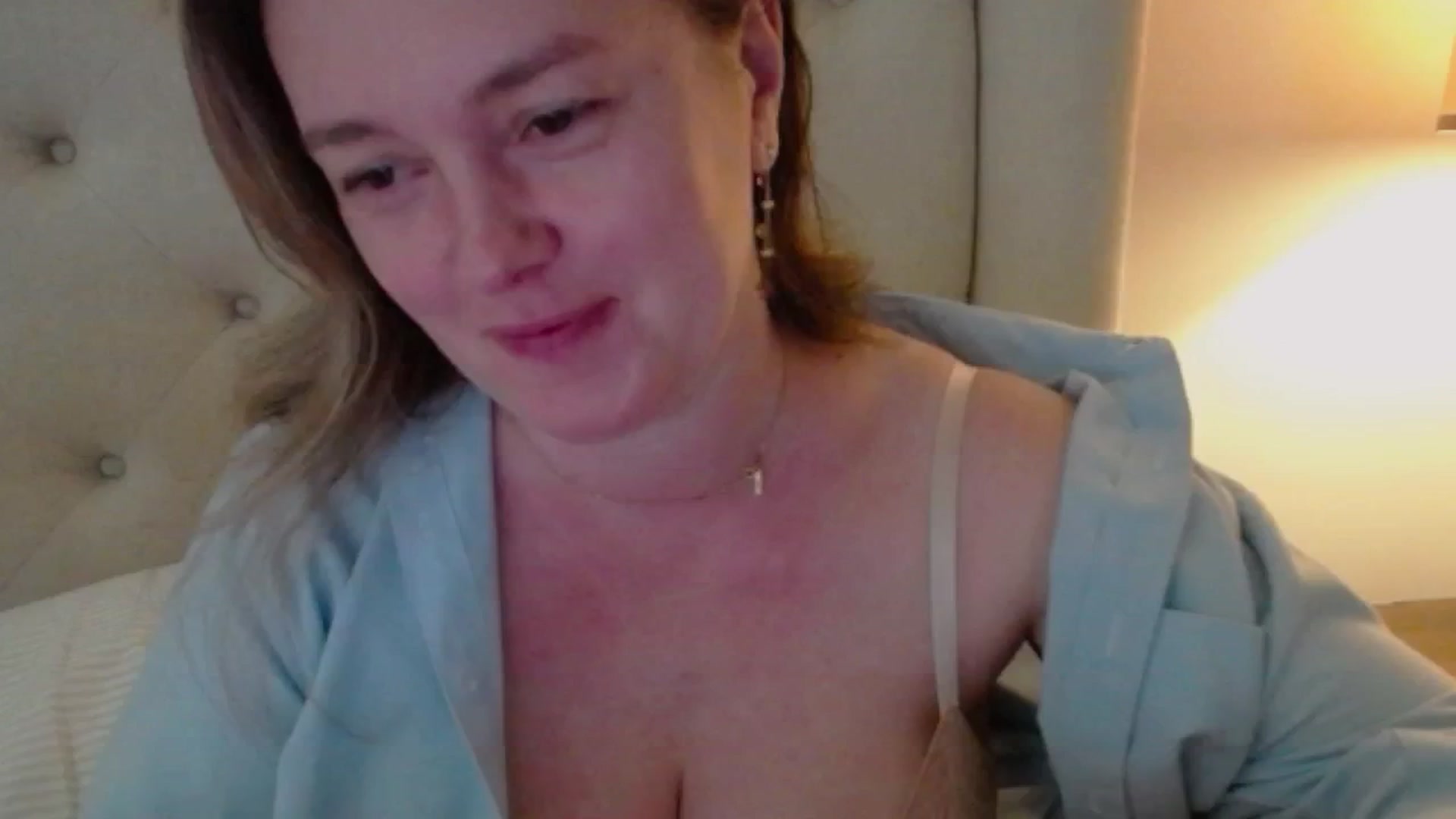 Gallery image thumbnail from J0llye's myfreecams stream on, 05/14/2025, 16:25 image 13 of 20