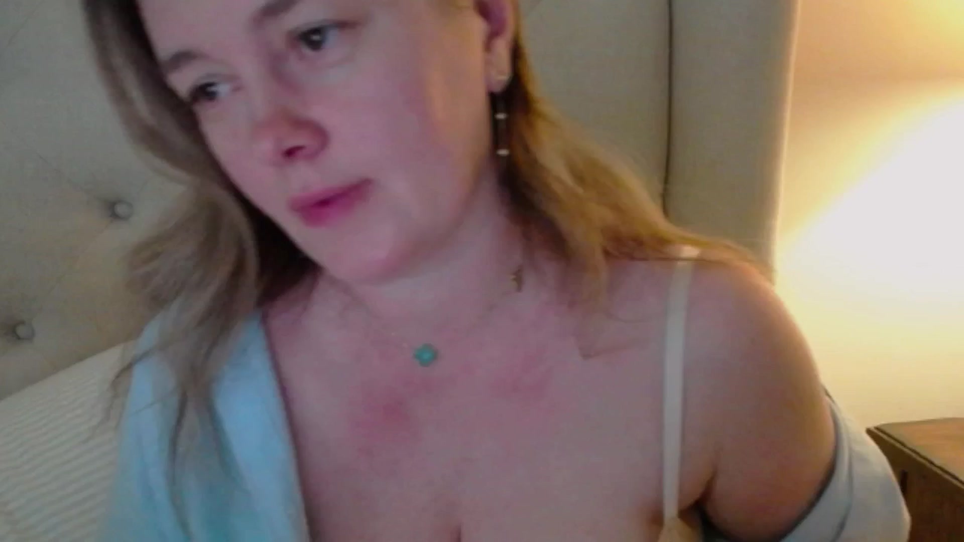 Gallery image thumbnail from J0llye's myfreecams stream on, 05/14/2025, 20:01 image 13 of 20