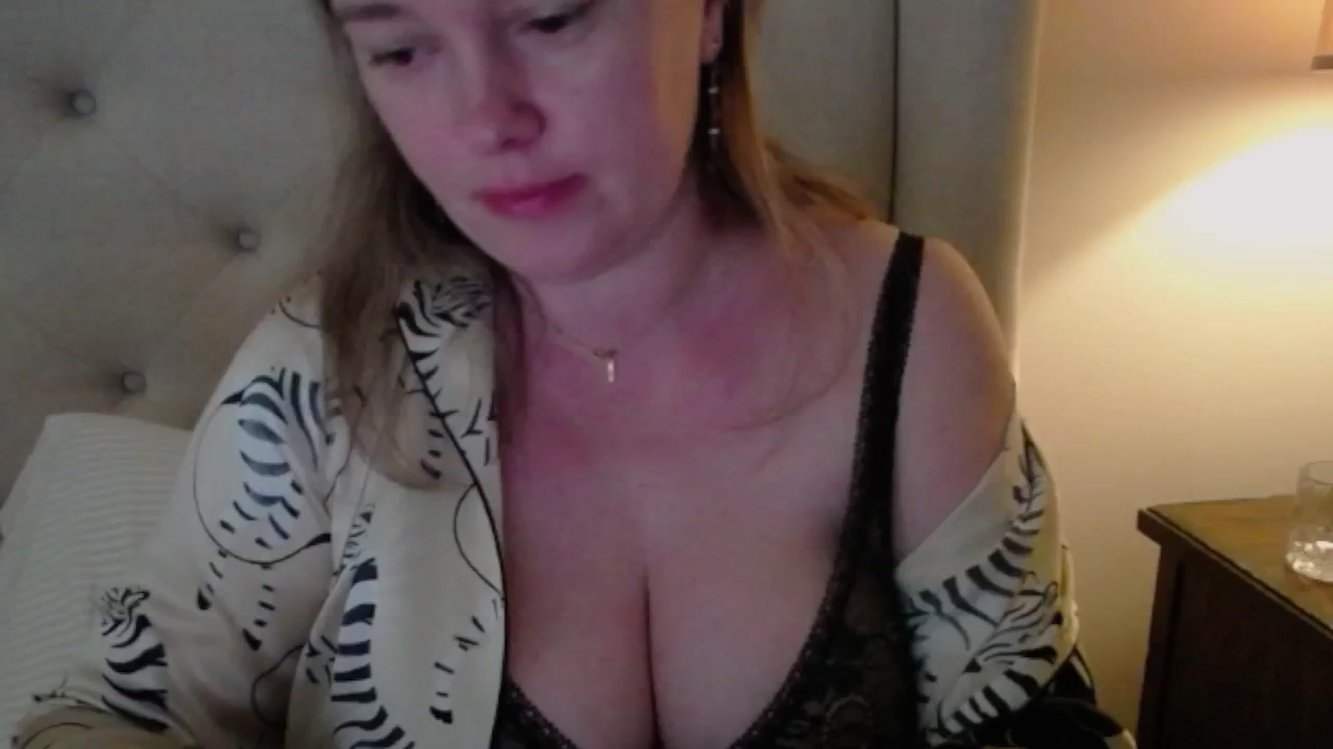 Gallery image thumbnail from J0llye's myfreecams stream on, 05/15/2025, 16:30 image 6 of 20
