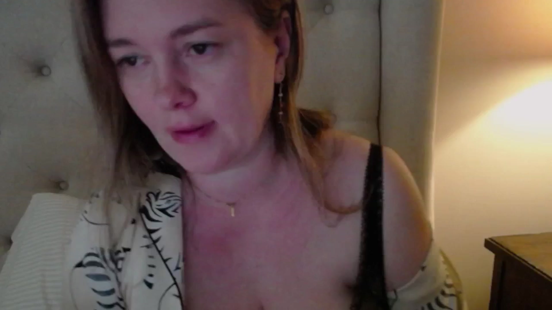 Gallery image thumbnail from J0llye's myfreecams stream on, 05/15/2025, 16:30 image 3 of 20