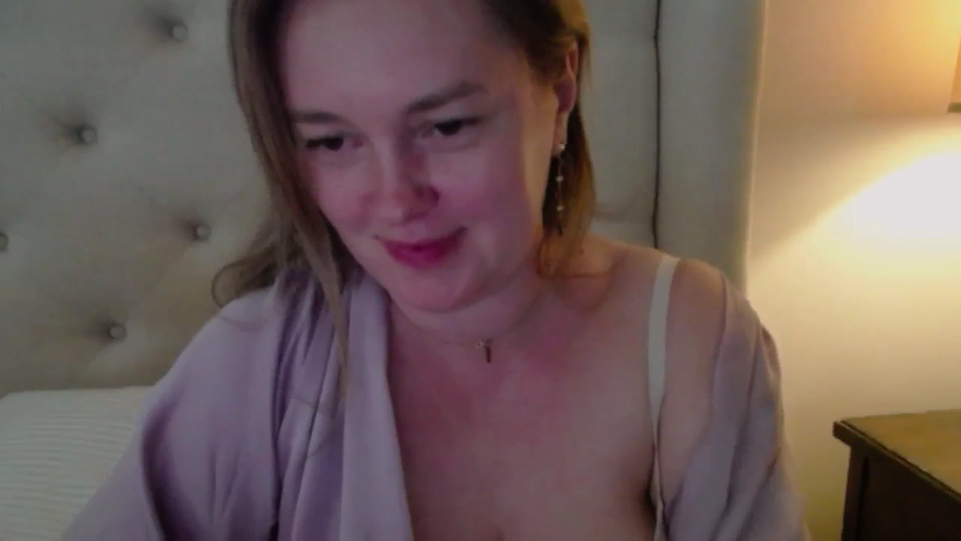 Gallery image thumbnail from J0llye's myfreecams stream on, 05/16/2025, 16:37 image 2 of 20