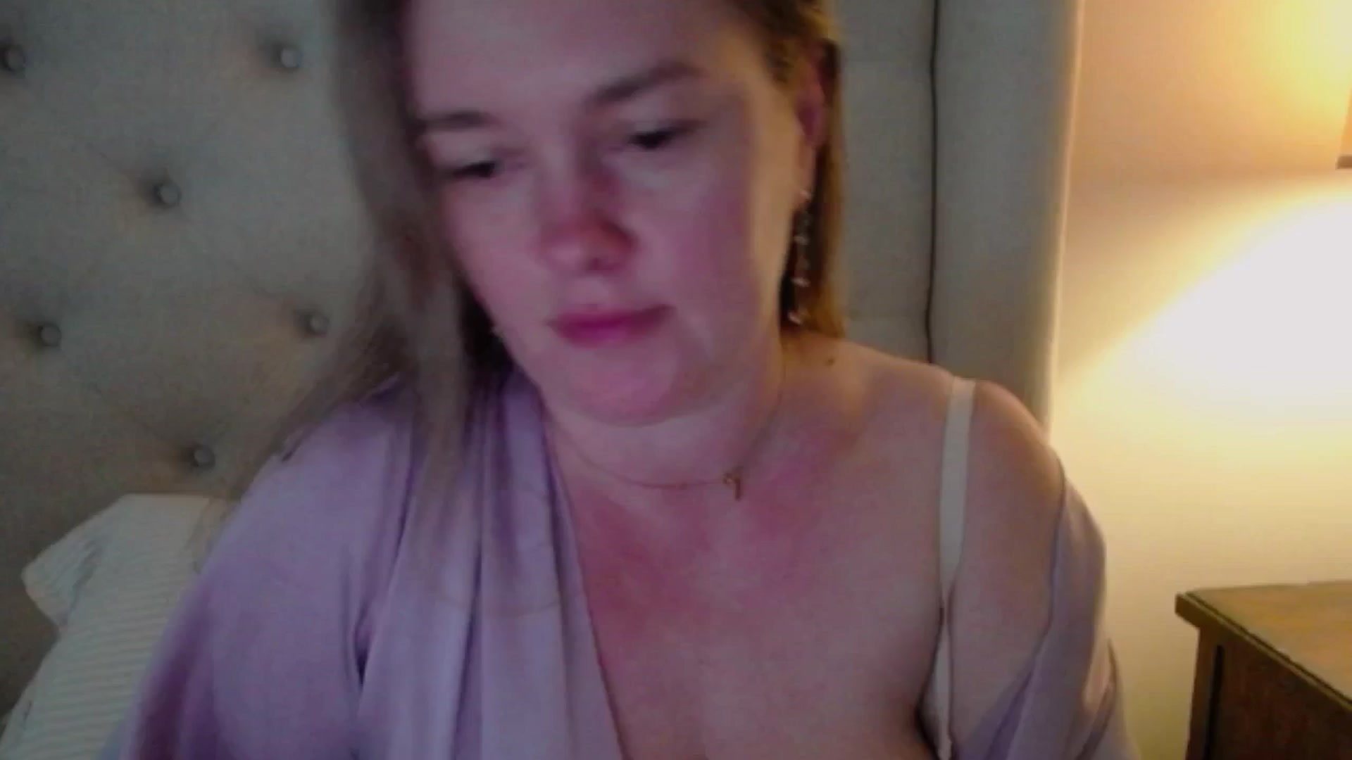Gallery image thumbnail from J0llye's myfreecams stream on, 05/16/2025, 19:15 image 6 of 20