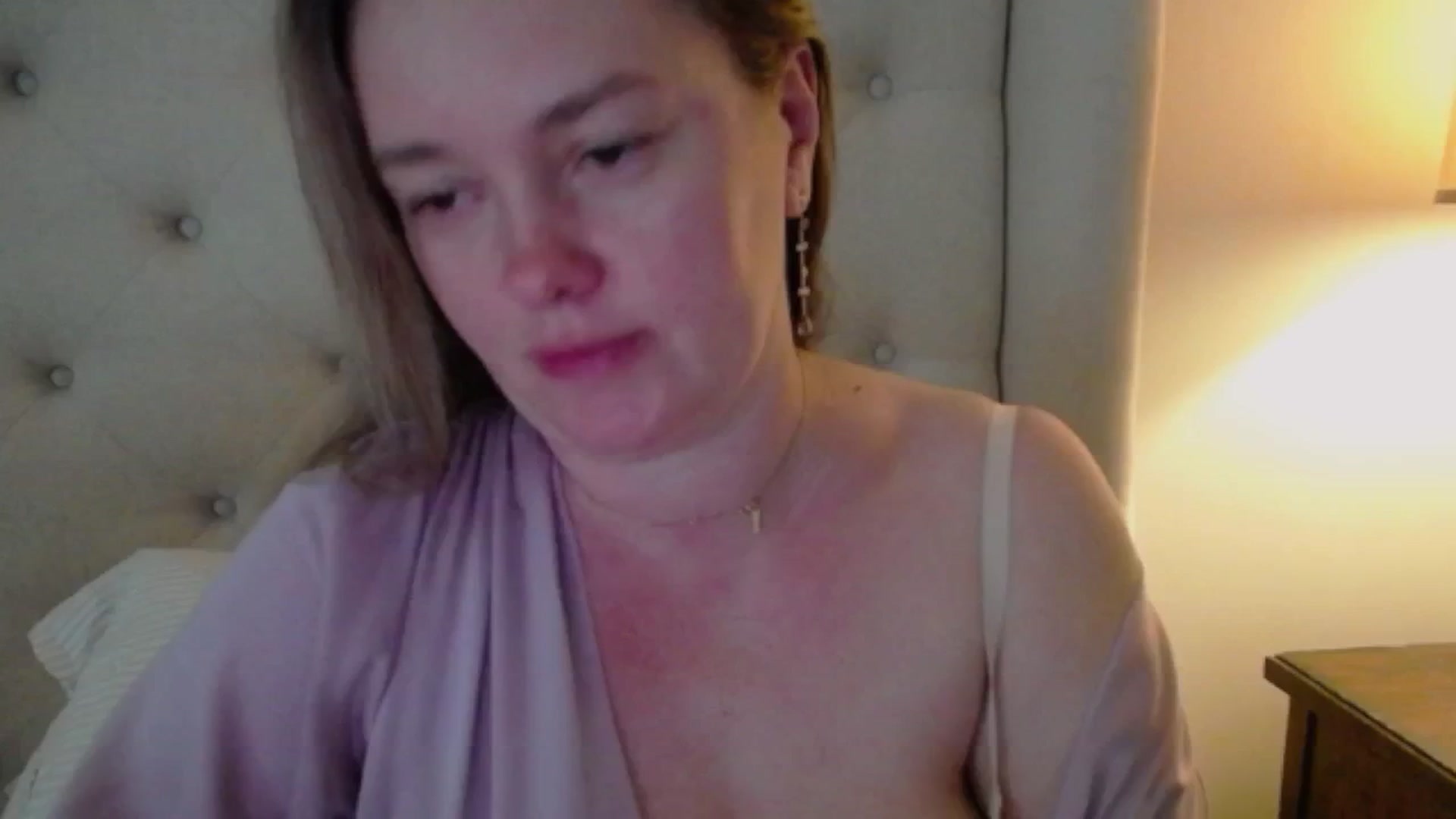 Gallery image thumbnail from J0llye's myfreecams stream on, 05/16/2025, 19:15 image 4 of 20