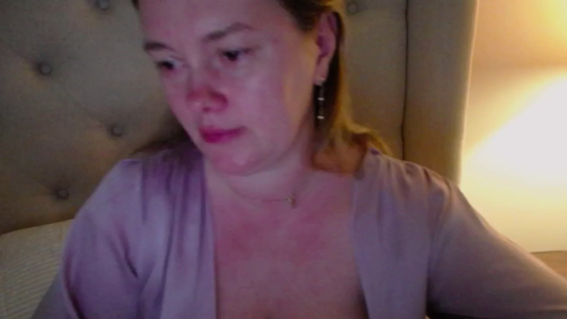 Gallery image thumbnail from J0llye's myfreecams stream on, 05/16/2025, 19:15 image 15 of 20