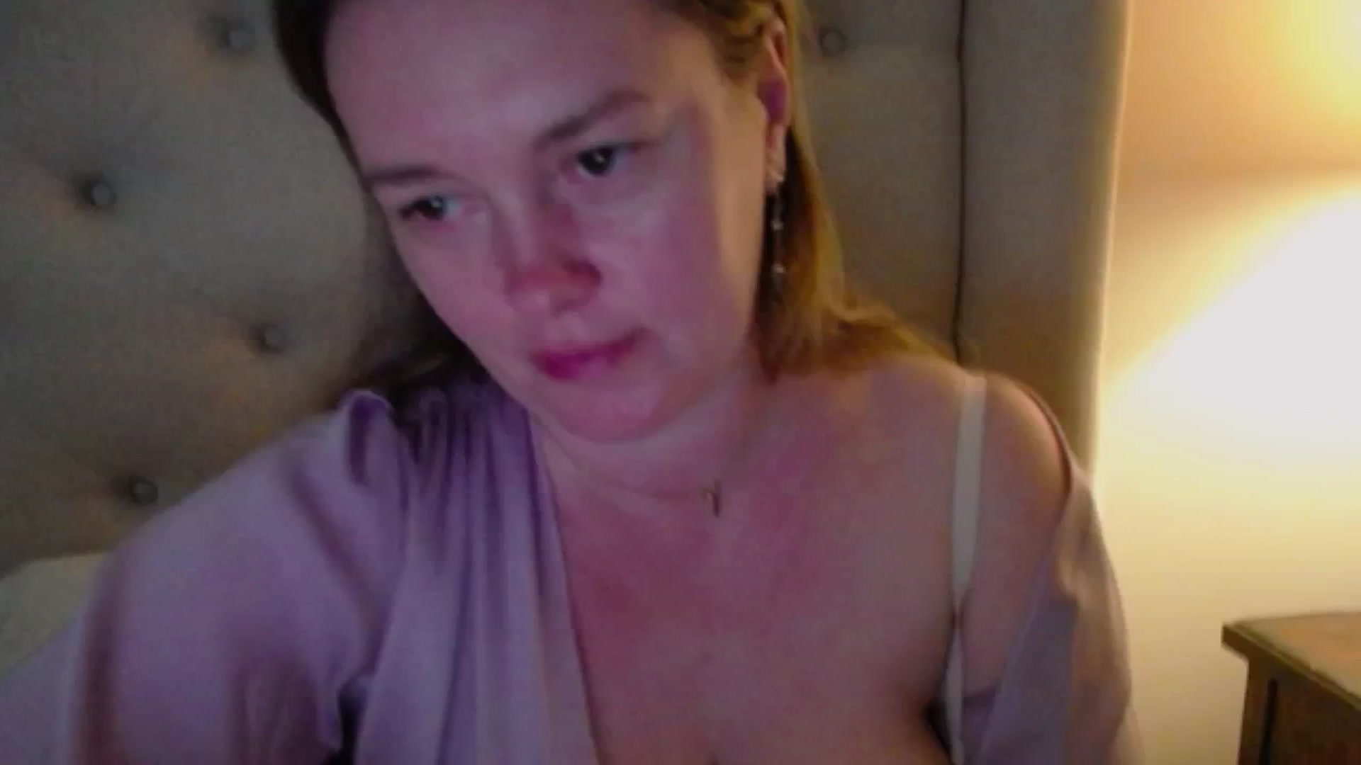 Gallery image thumbnail from J0llye's myfreecams stream on, 05/16/2025, 19:15 image 19 of 20