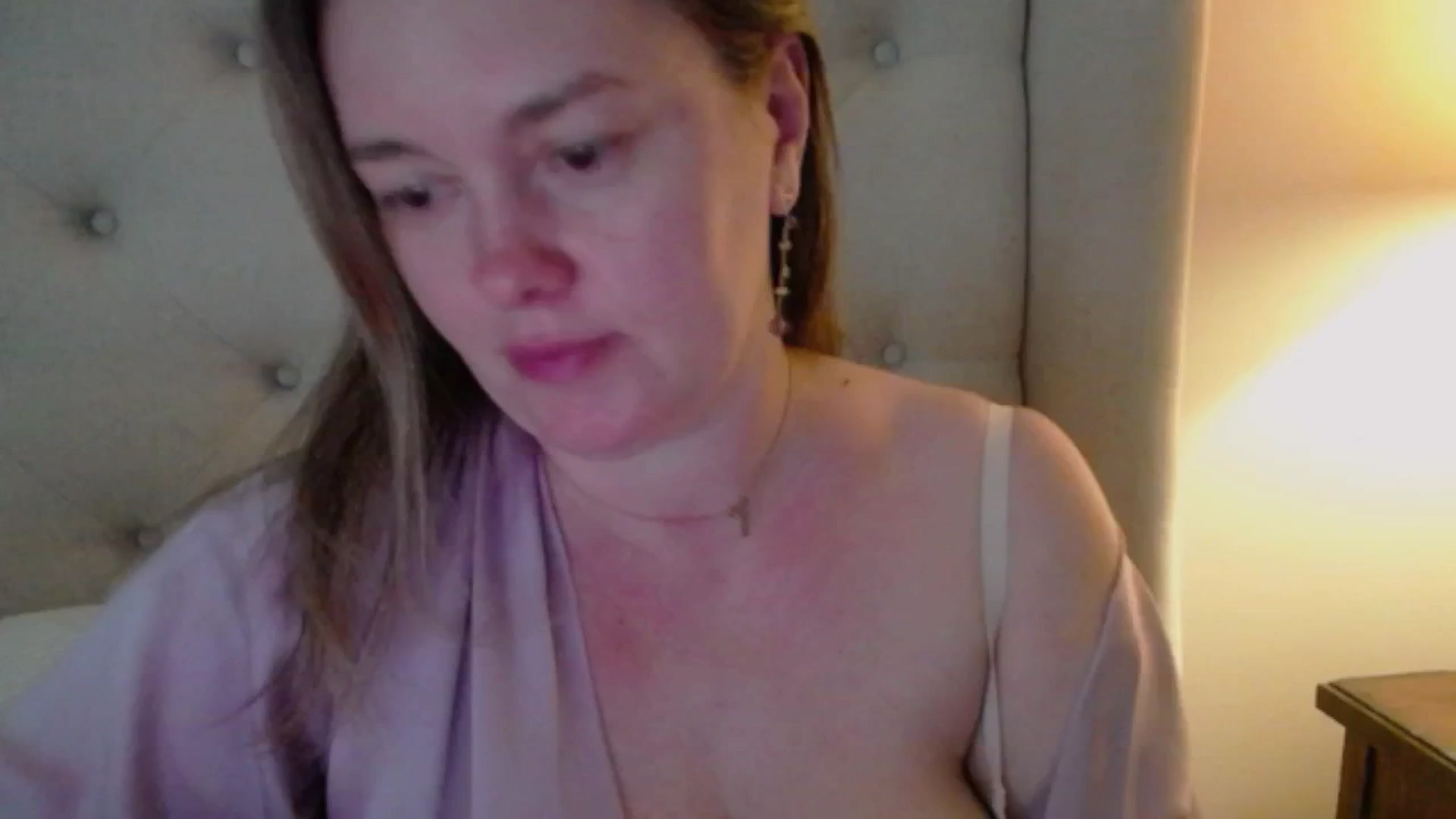 Gallery image thumbnail from J0llye's myfreecams stream on, 05/16/2025, 19:15 image 7 of 20