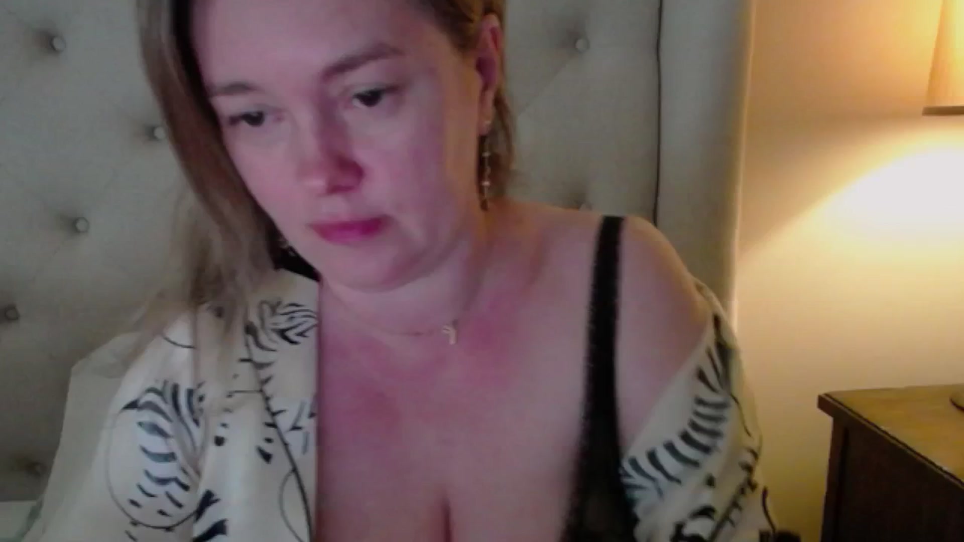 Gallery image thumbnail from J0llye's myfreecams stream on, 05/19/2025, 16:48 image 6 of 20