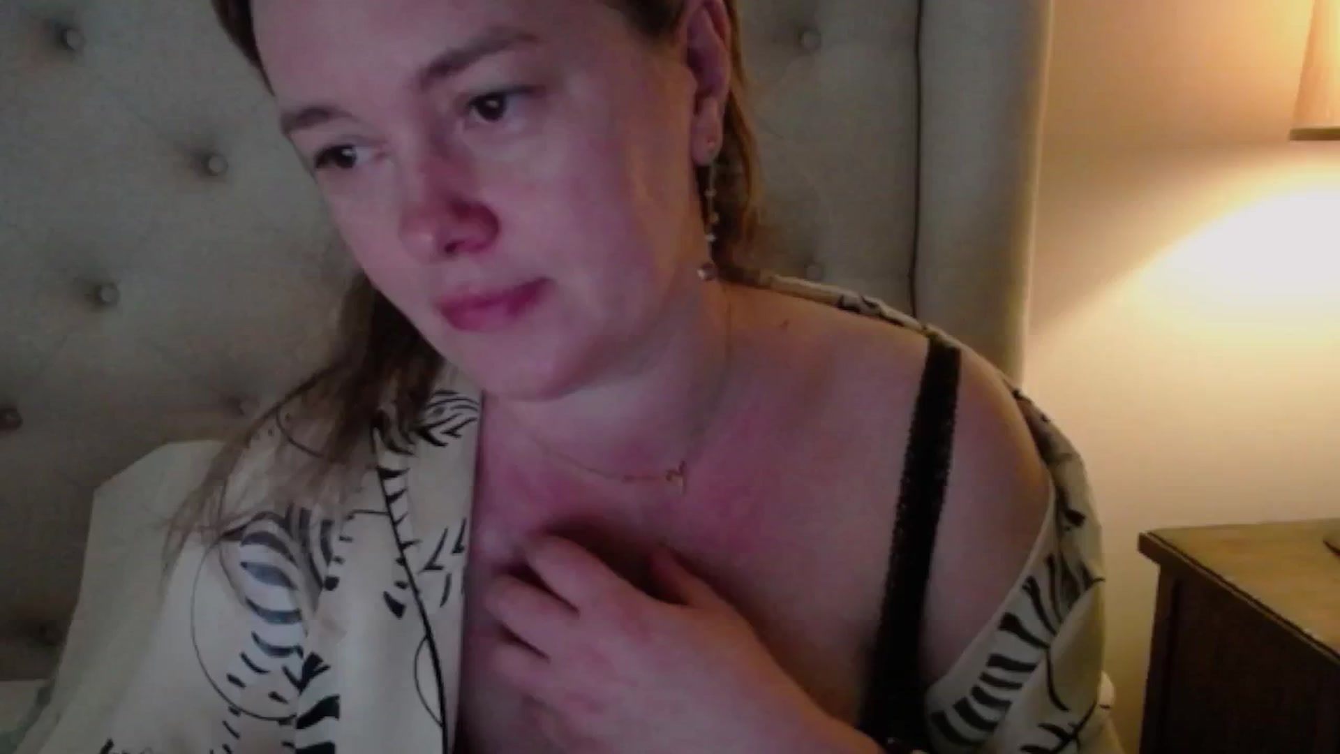 Gallery image thumbnail from J0llye's myfreecams stream on, 05/19/2025, 16:48 image 7 of 20