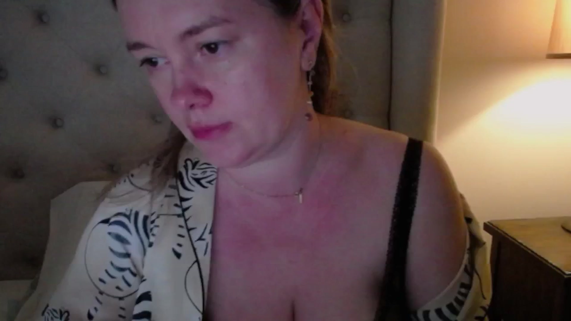 Gallery image thumbnail from J0llye's myfreecams stream on, 05/19/2025, 16:48 image 4 of 20