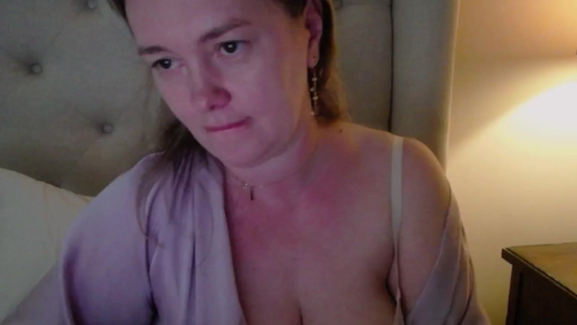 Gallery image thumbnail from J0llye's myfreecams stream on, 05/20/2025, 16:47 image 17 of 20
