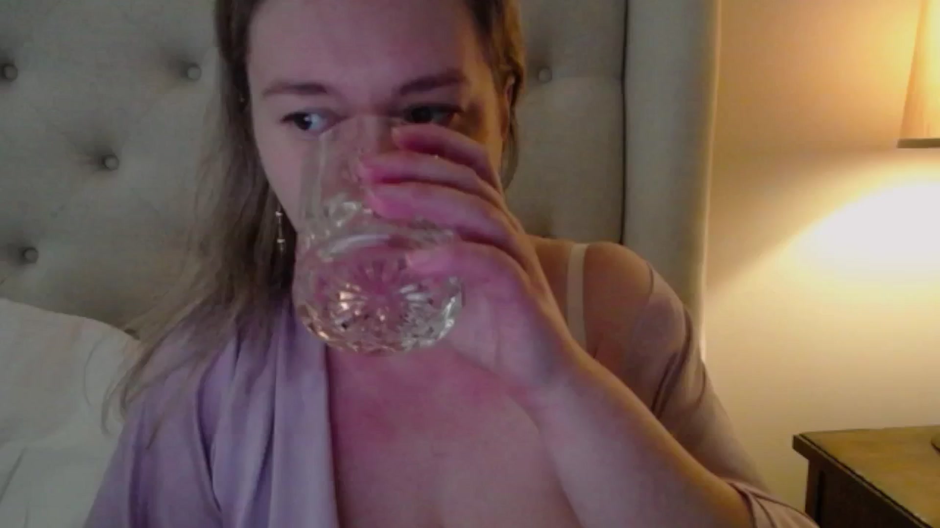 Gallery image thumbnail from J0llye's myfreecams stream on, 05/20/2025, 16:47 image 2 of 20