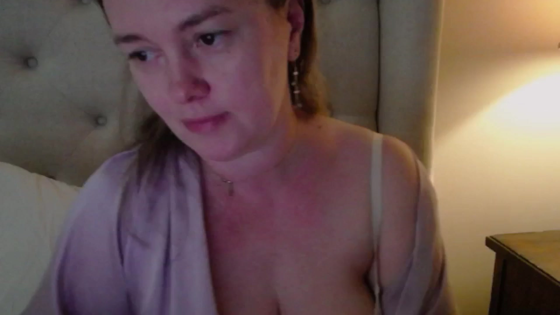 Gallery image thumbnail from J0llye's myfreecams stream on, 05/20/2025, 16:47 image 13 of 20