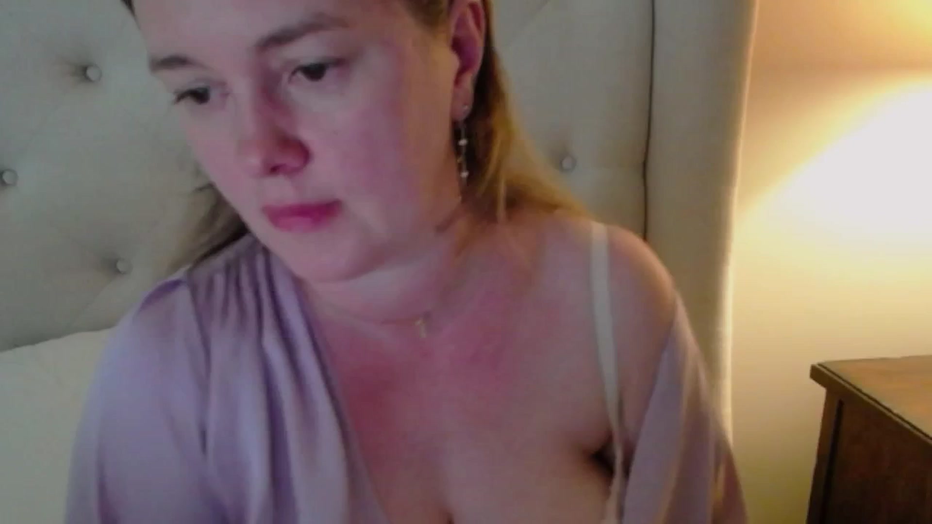Gallery image thumbnail from J0llye's myfreecams stream on, 05/20/2025, 19:10 image 7 of 20