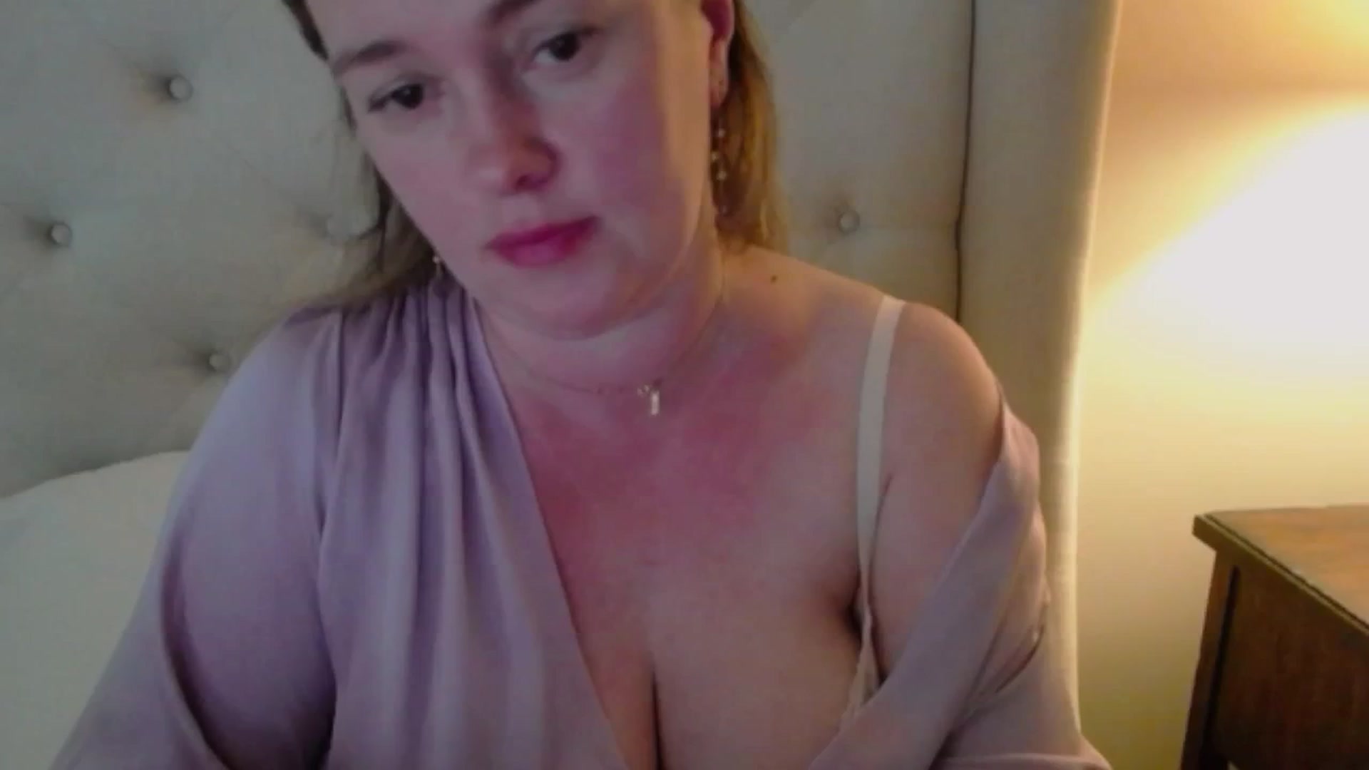 Gallery image thumbnail from J0llye's myfreecams stream on, 05/20/2025, 19:10 image 1 of 20