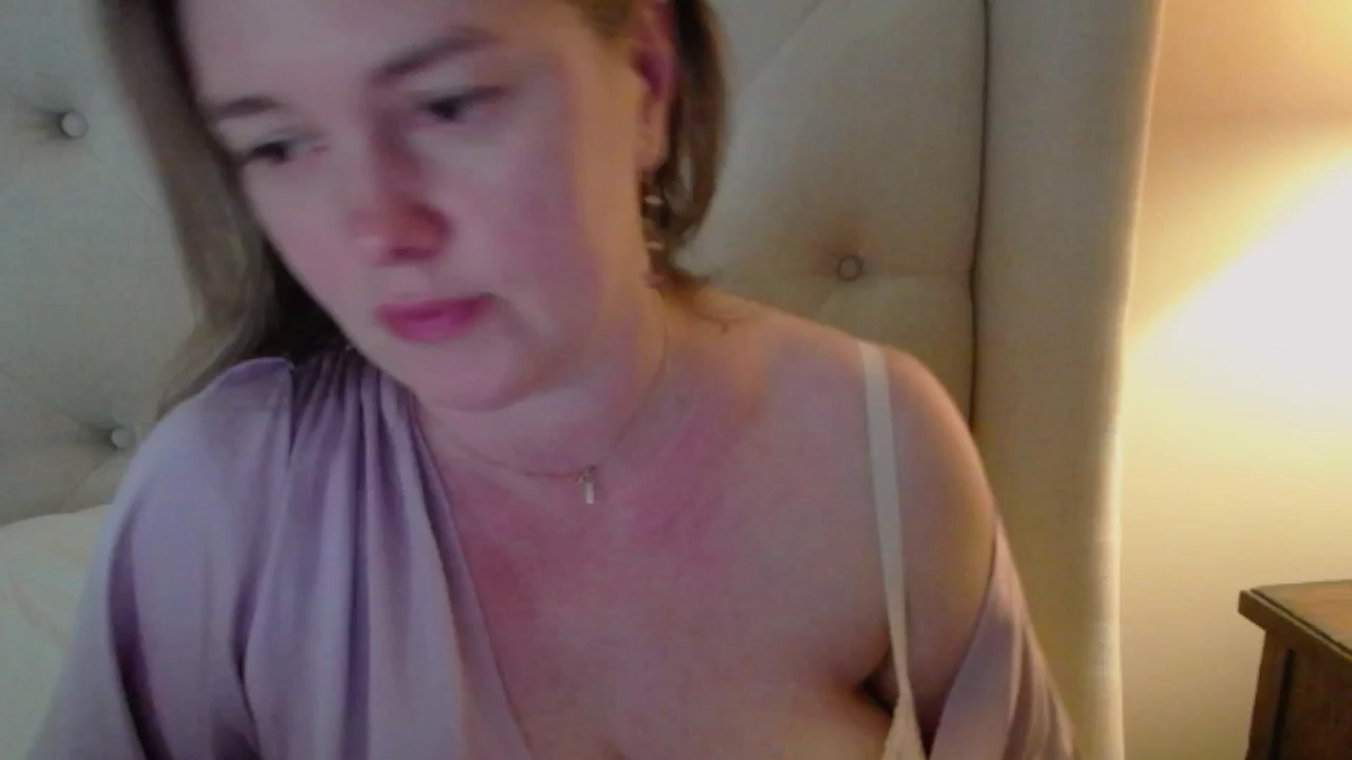 Gallery image thumbnail from J0llye's myfreecams stream on, 05/20/2025, 19:10 image 19 of 20