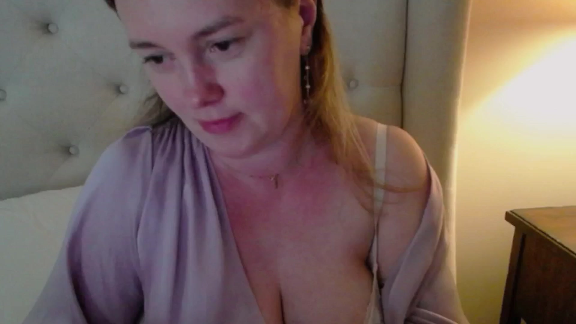Gallery image thumbnail from J0llye's myfreecams stream on, 05/20/2025, 19:10 image 15 of 20