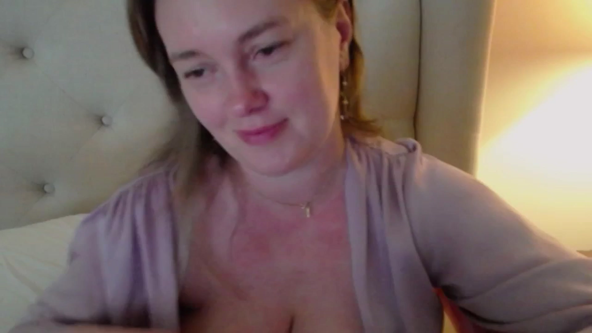 Gallery image thumbnail from J0llye's myfreecams stream on, 05/20/2025, 19:50 image 19 of 20