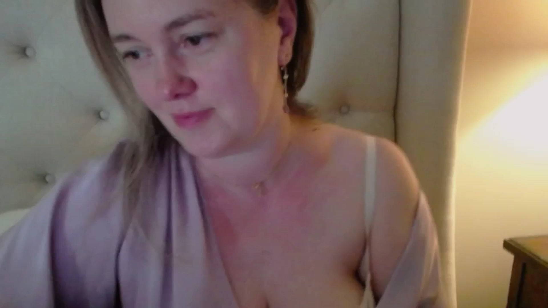 Gallery image thumbnail from J0llye's myfreecams stream on, 05/20/2025, 19:50 image 4 of 20