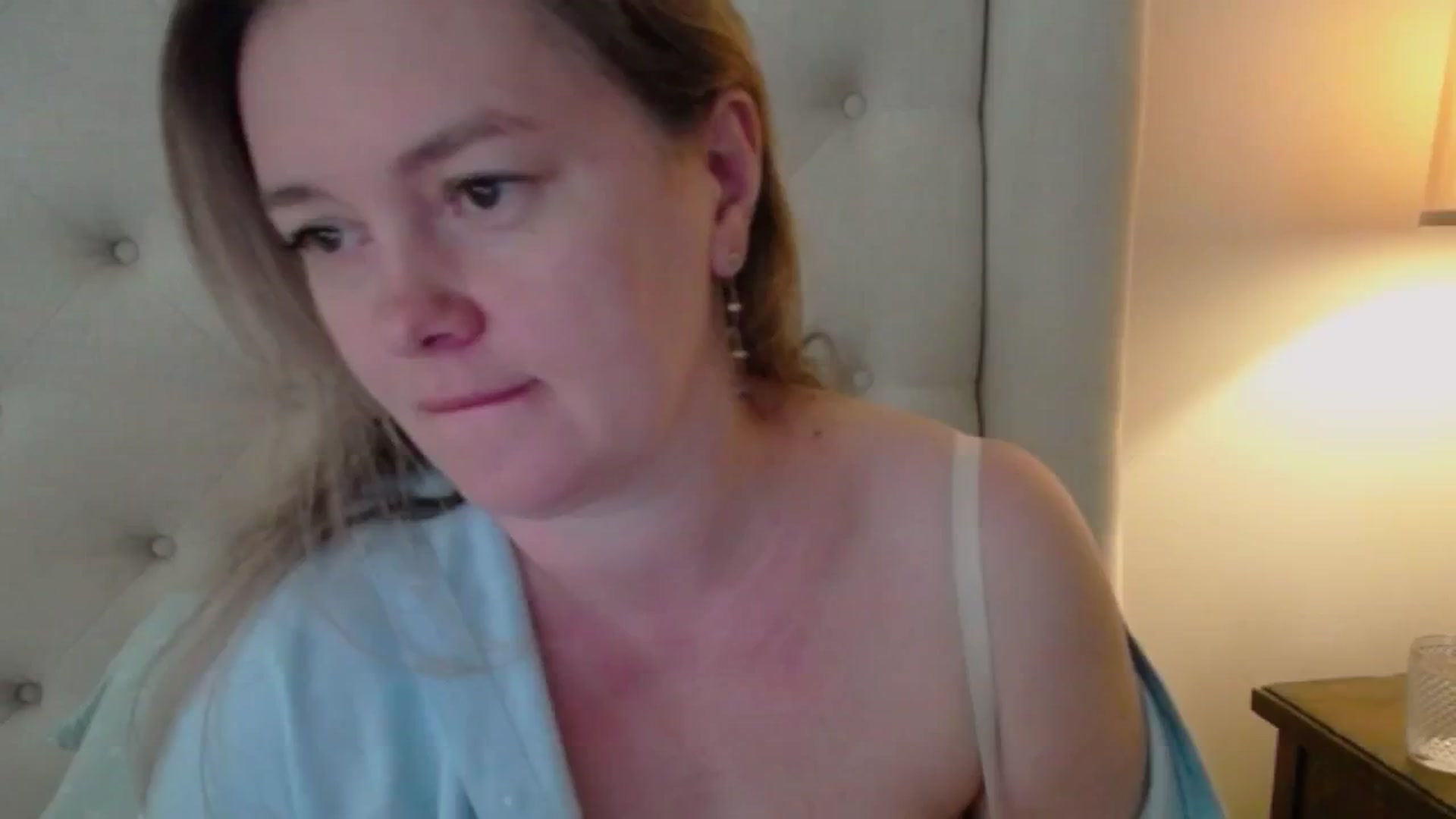 Gallery image thumbnail from J0llye's myfreecams stream on, 05/21/2025, 15:35 image 9 of 20