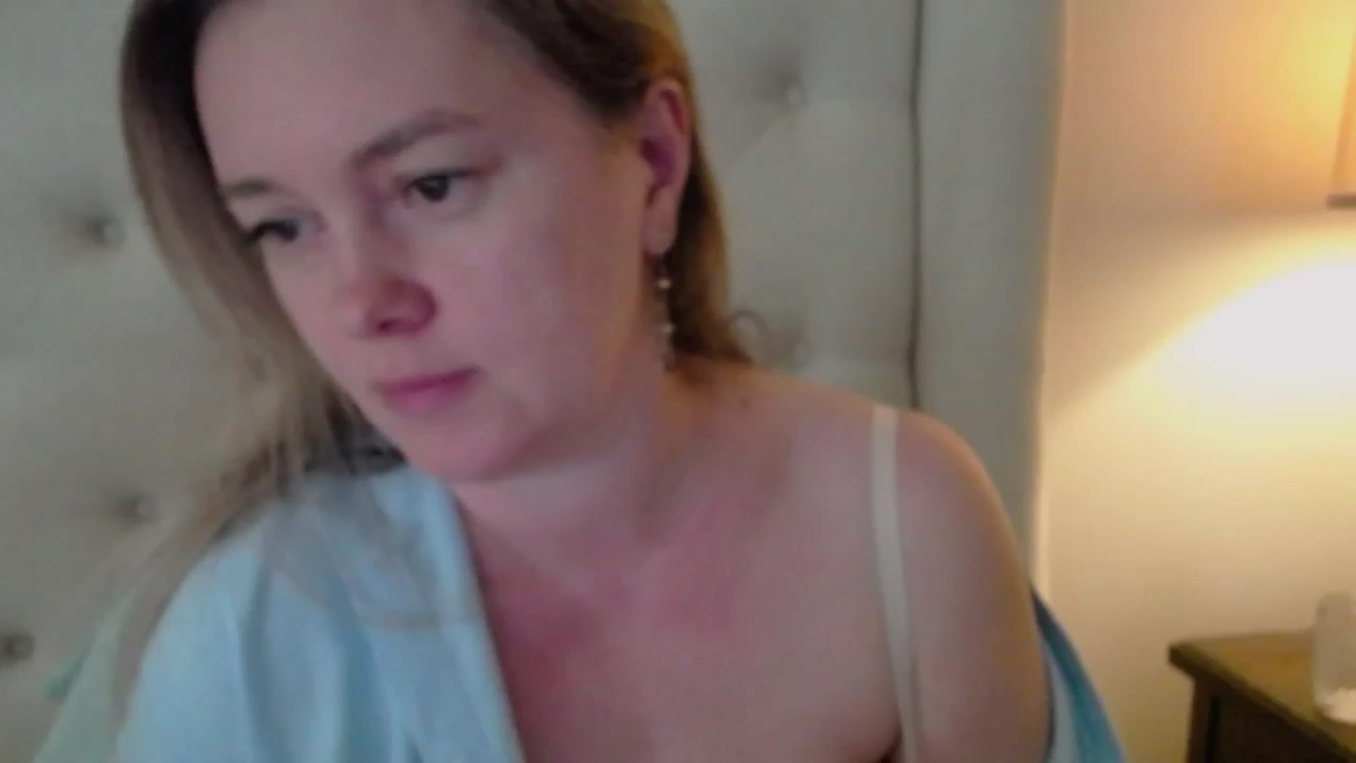 Gallery image thumbnail from J0llye's myfreecams stream on, 05/21/2025, 15:35 image 7 of 20