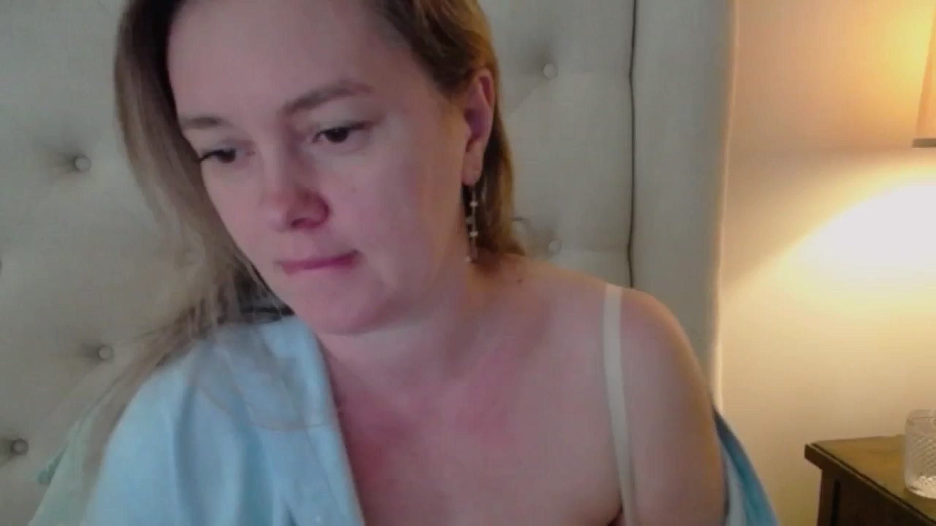 Gallery image thumbnail from J0llye's myfreecams stream on, 05/21/2025, 15:35 image 6 of 20
