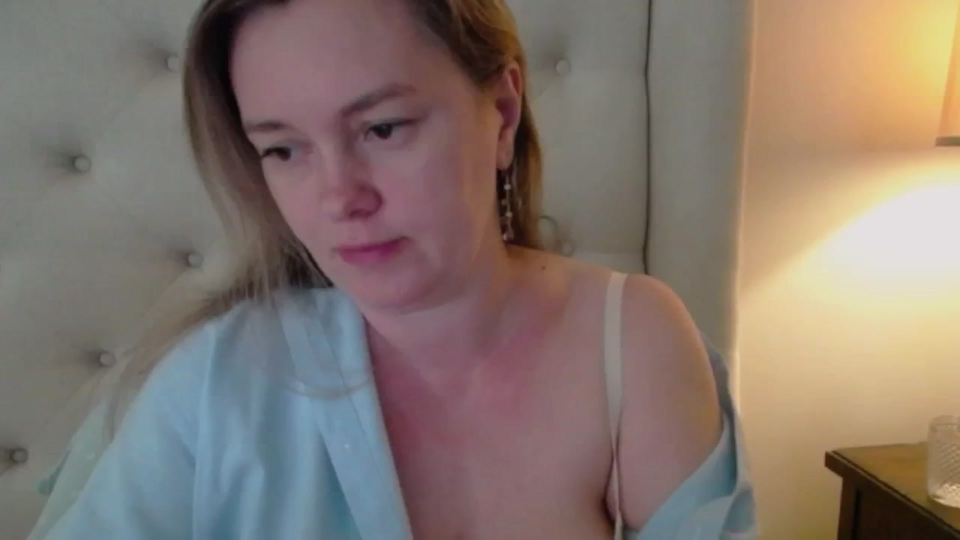 Gallery image thumbnail from J0llye's myfreecams stream on, 05/21/2025, 15:35 image 8 of 20