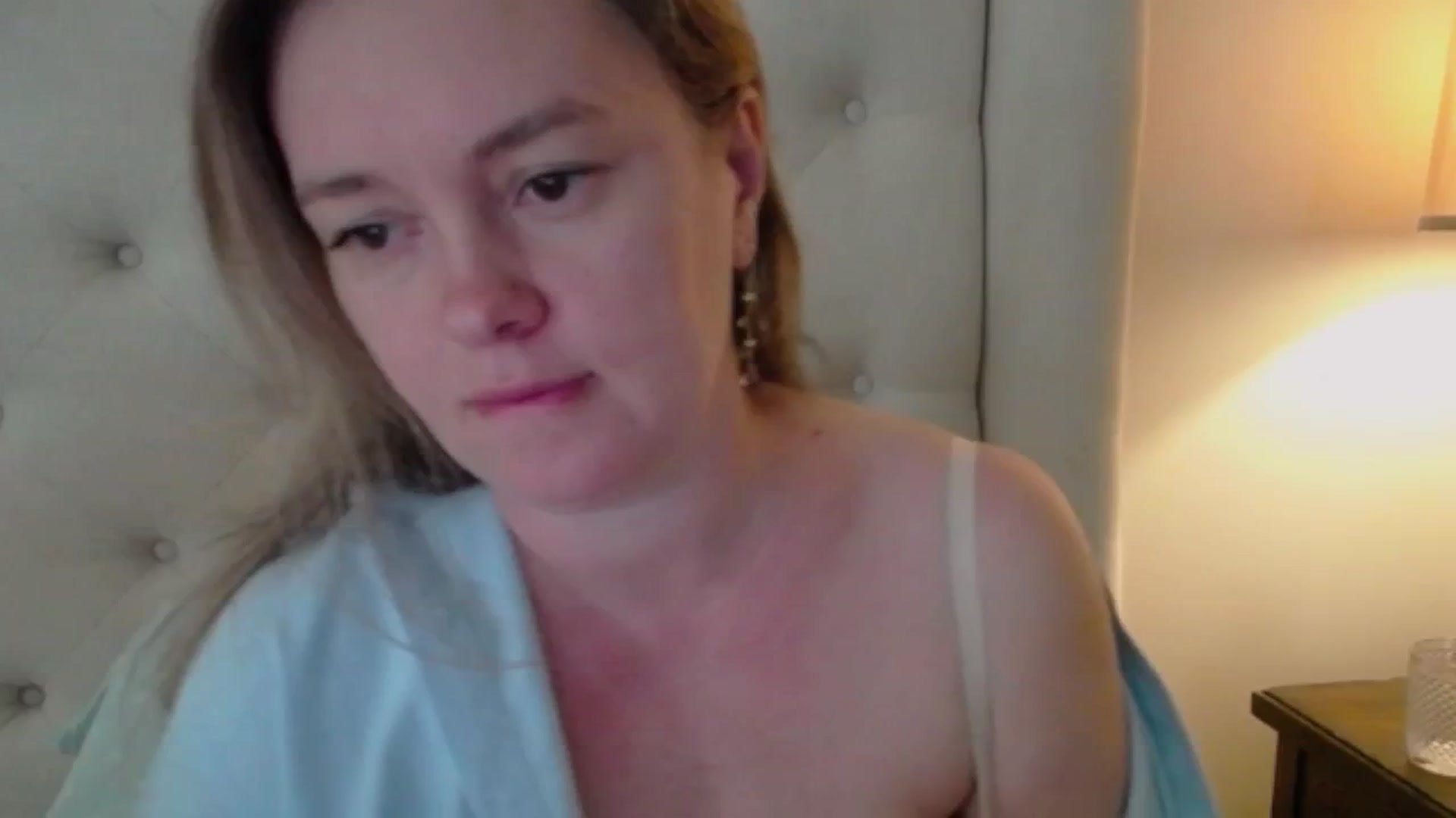 Gallery image thumbnail from J0llye's myfreecams stream on, 05/21/2025, 15:35 image 3 of 20