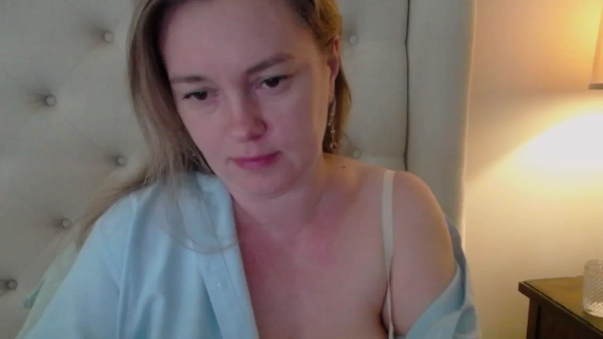 Gallery image thumbnail from J0llye's myfreecams stream on, 05/21/2025, 15:35 image 5 of 20