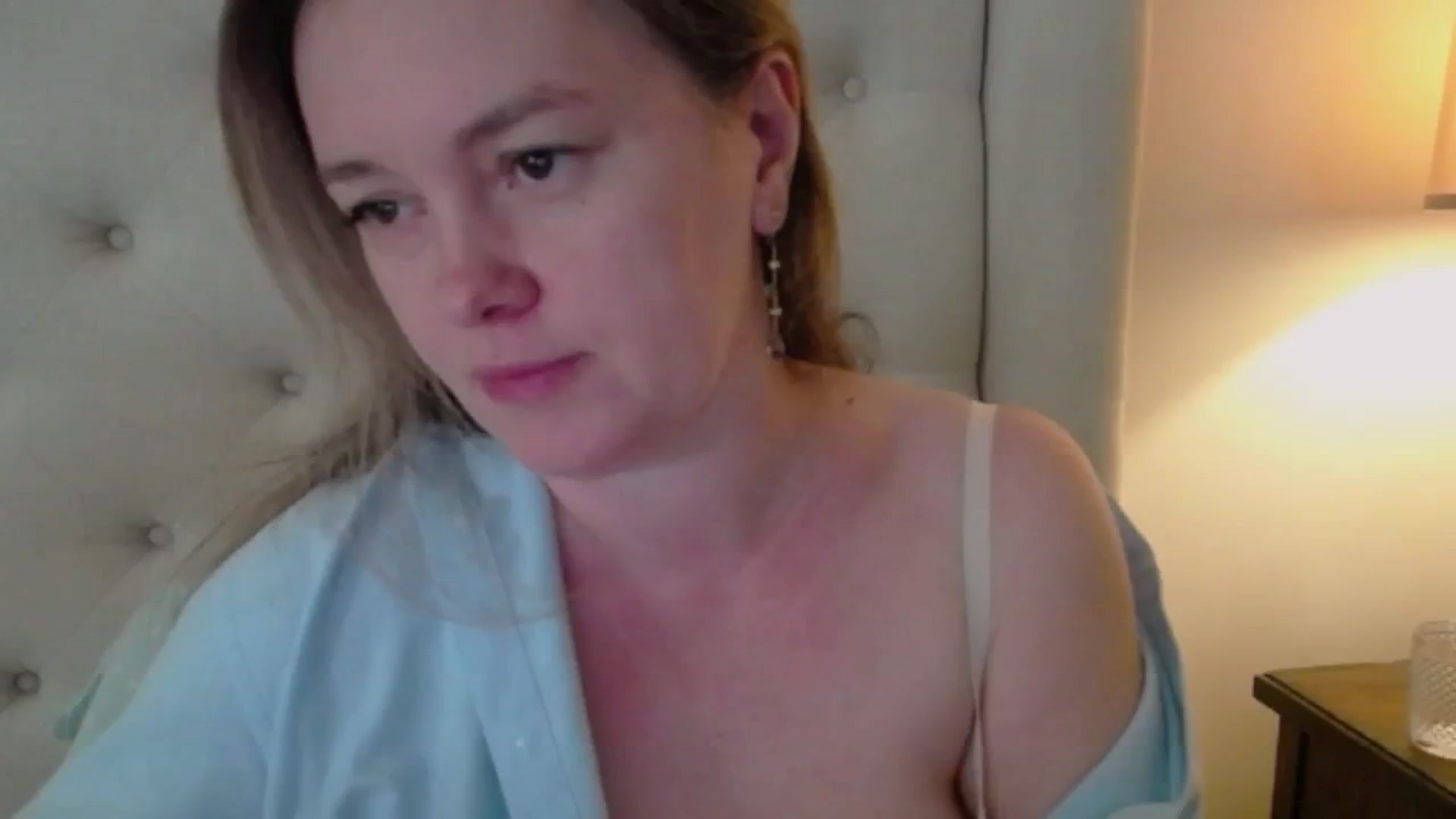 Gallery image thumbnail from J0llye's myfreecams stream on, 05/21/2025, 15:35 image 4 of 20