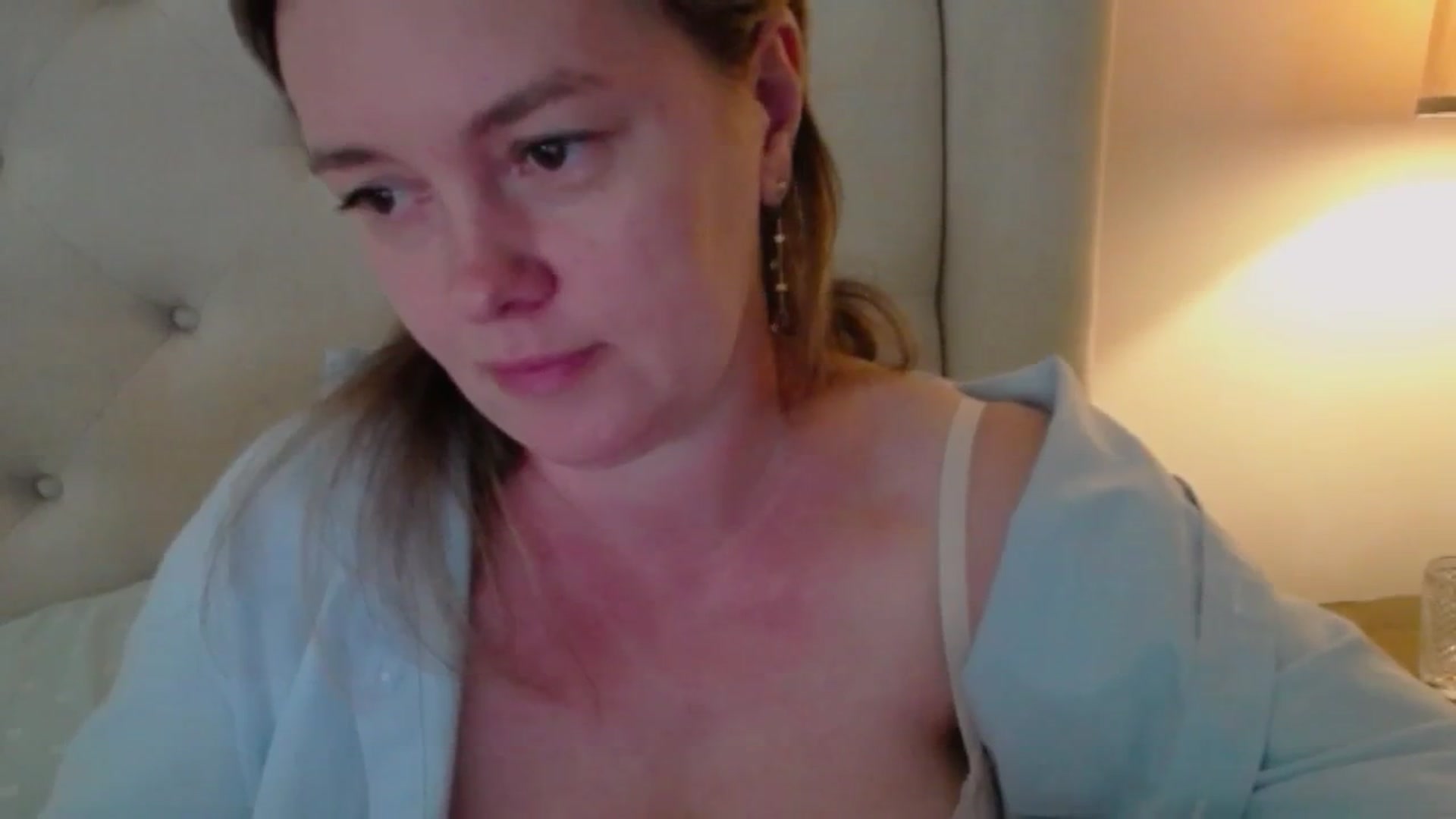 Gallery image thumbnail from J0llye's myfreecams stream on, 05/21/2025, 16:26 image 12 of 20